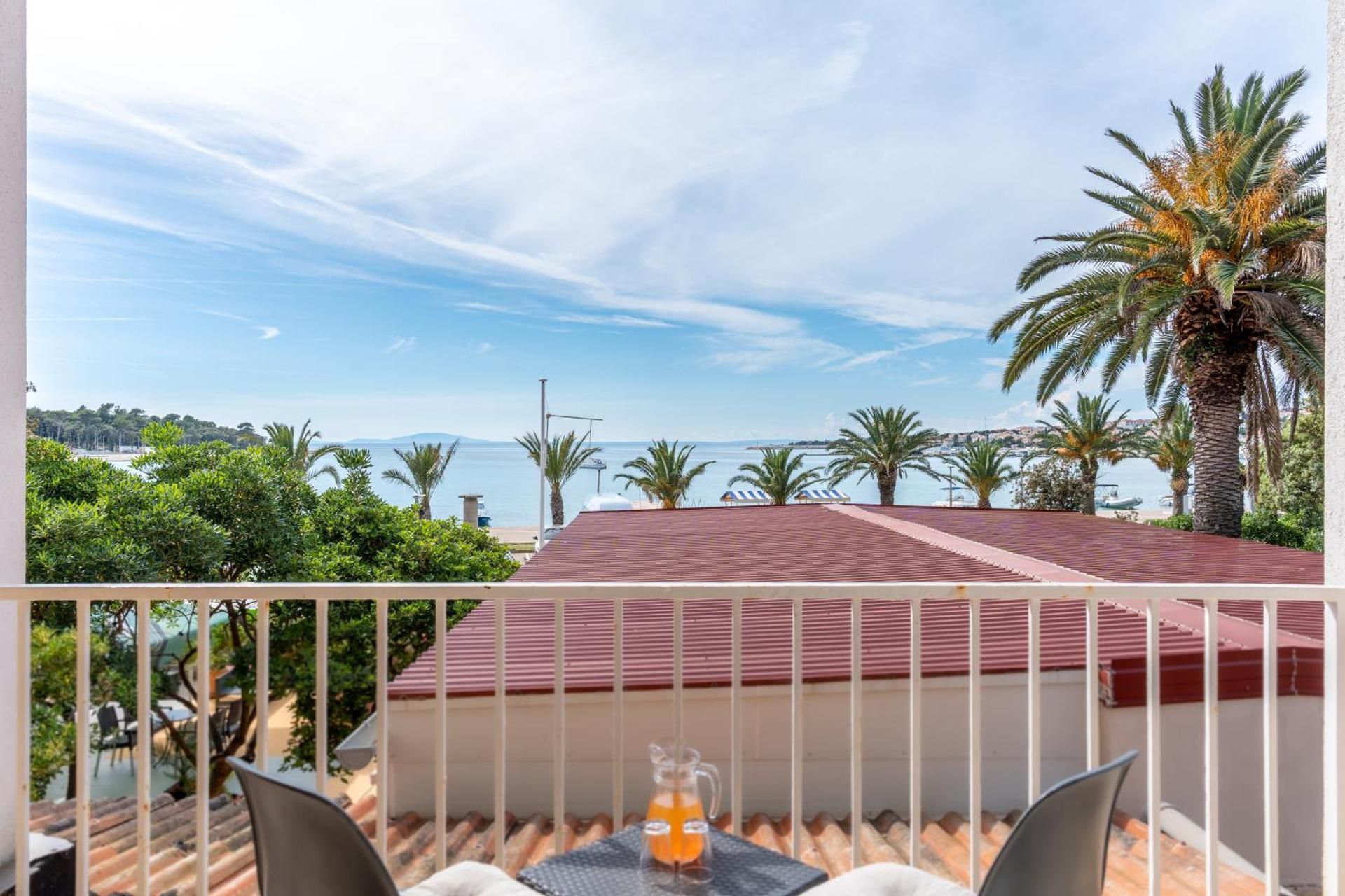 Bed in 4-Bed Mixed Dormitory Room with Balcony and Sea View