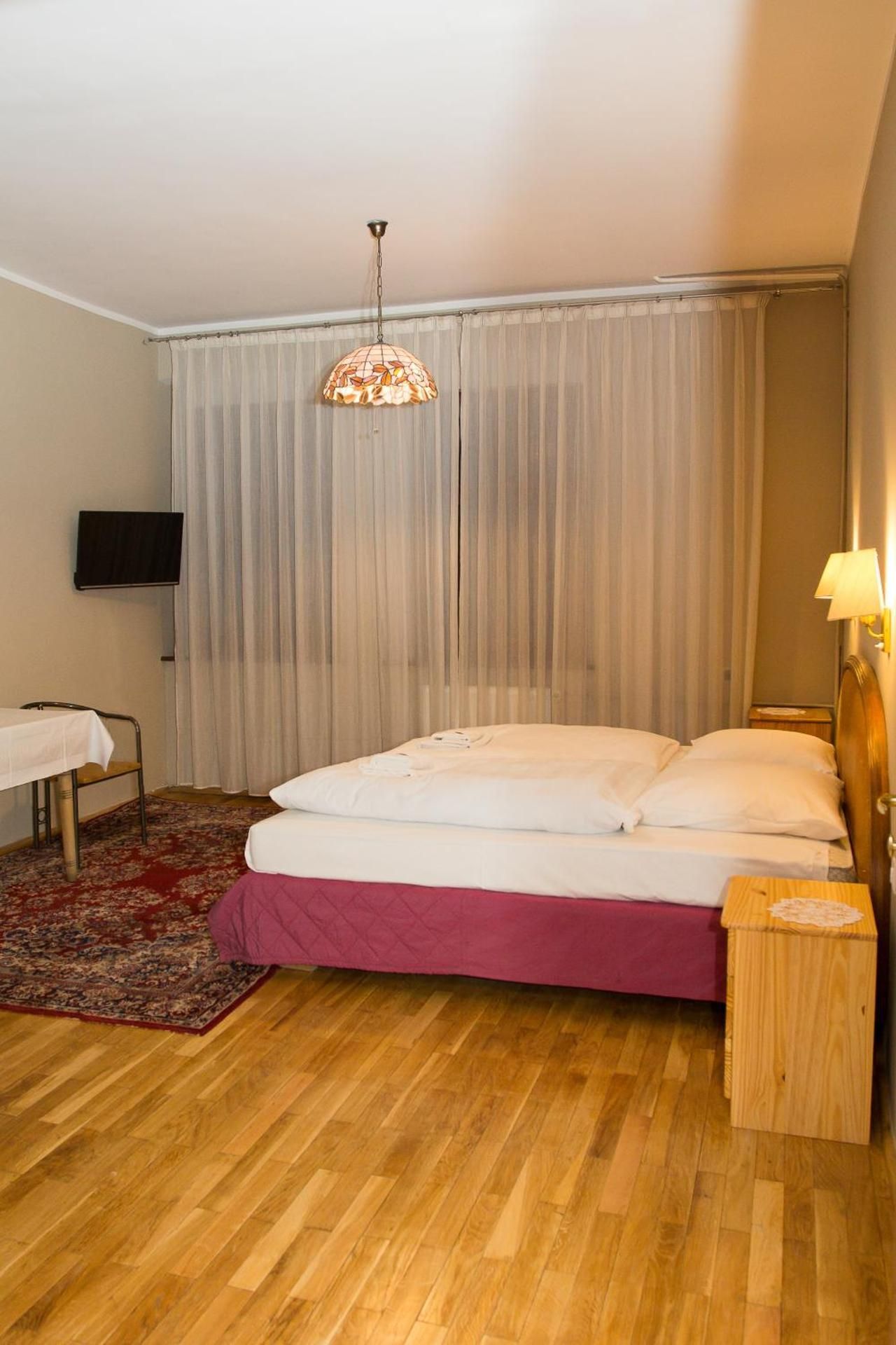 Deluxe Double Room (2 Adults + 1 Child)