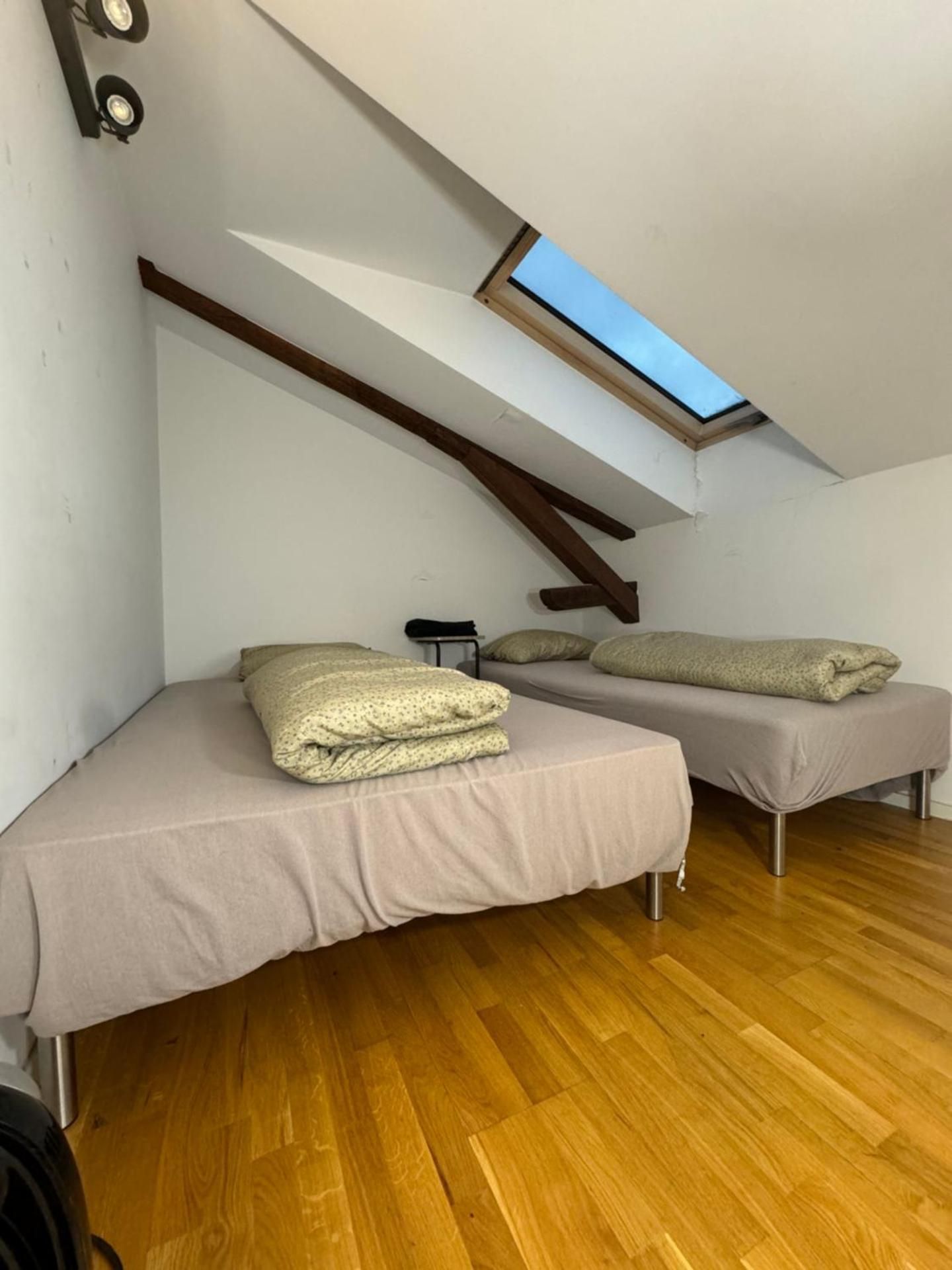 Basic Triple Room with Shared Bathroom