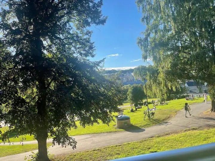 Privat rom med dobbeltseng sentralt pa grunerløkka