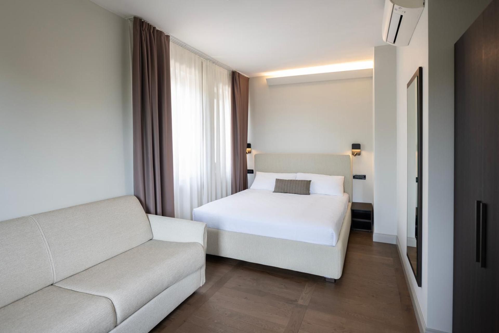 Hotel Carlton Superior Double Room 2