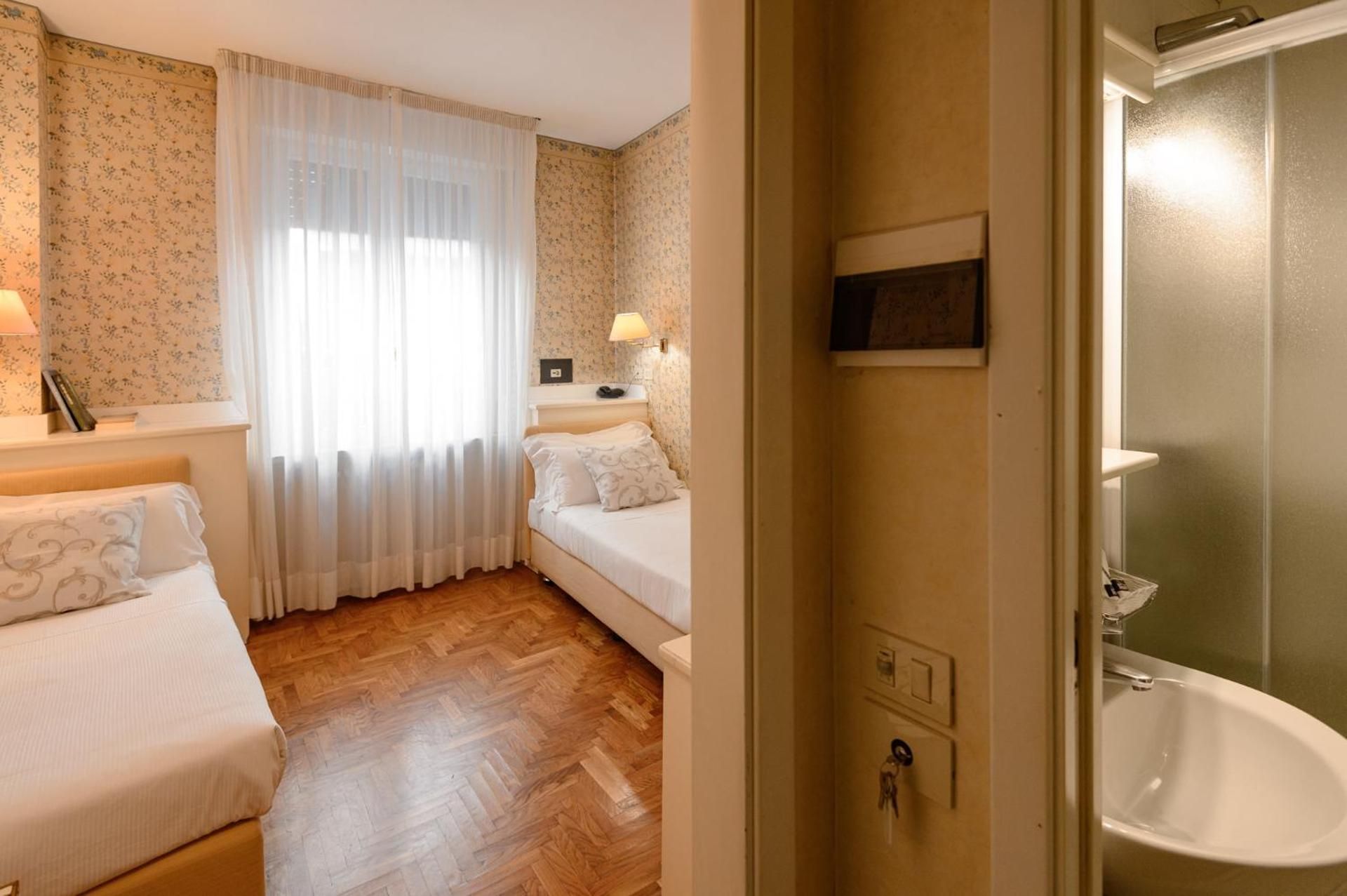 Hotel Continental Twin Room 3