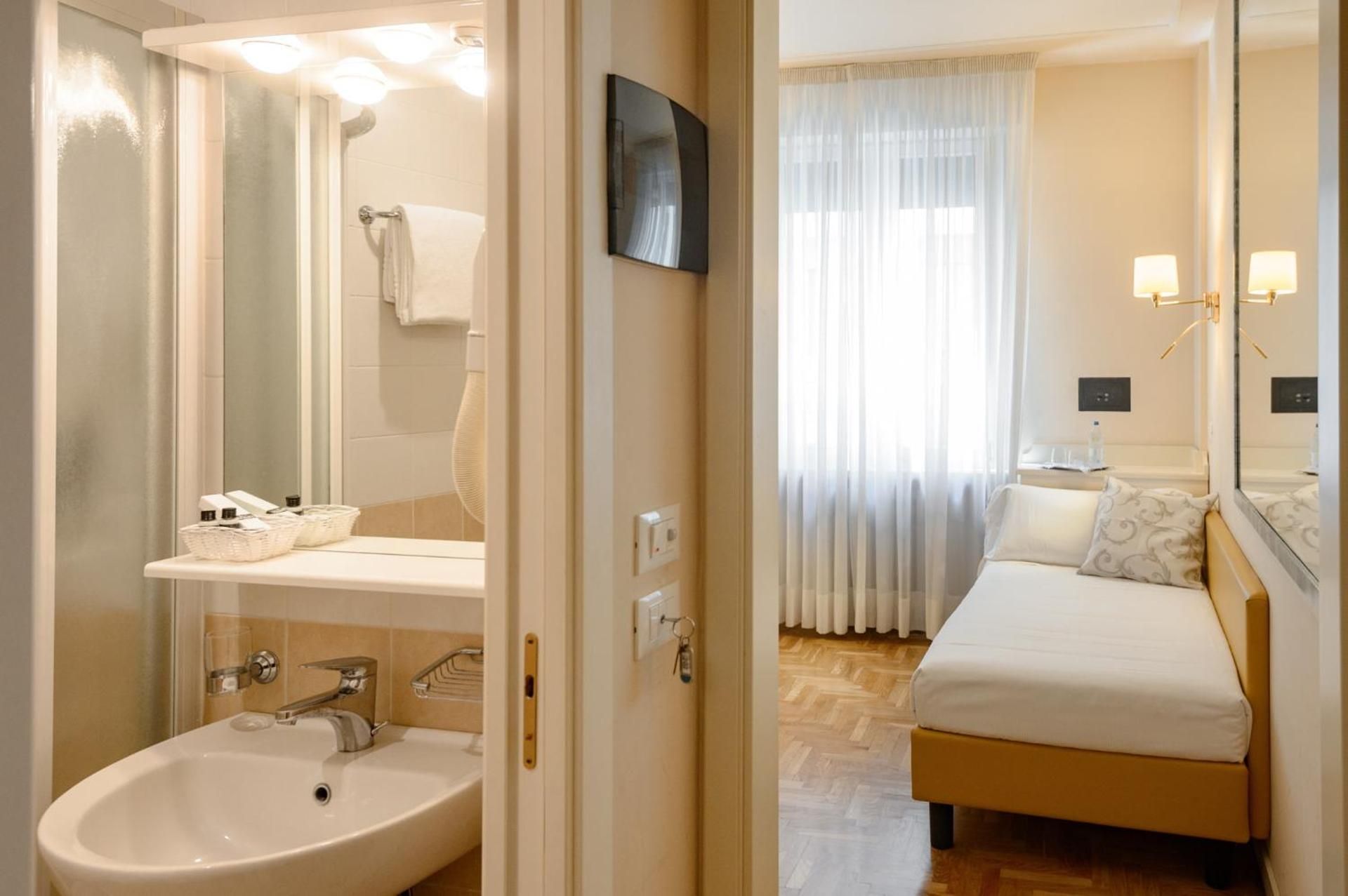 Hotel Continental Twin Room