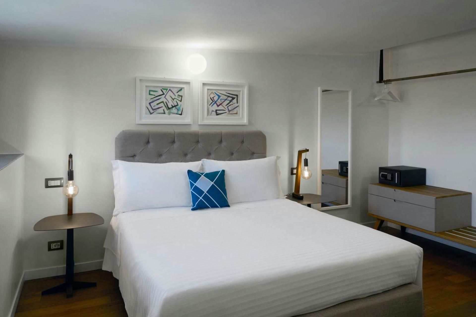 Deluxe Queen Room with Garden View