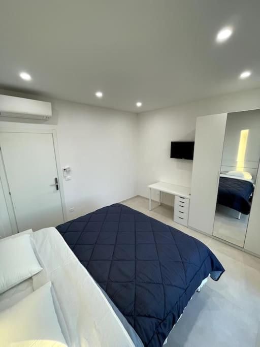 Turris Apartments, SKYLINE historic center Bologna Double Room with Balcony