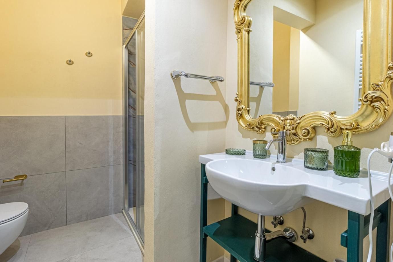 Ariam Guesthouse
