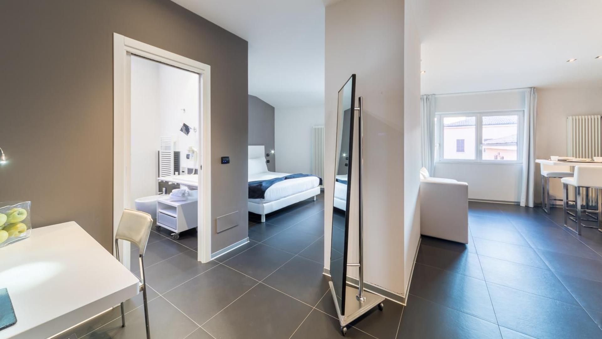 One-Bedroom Apartment - Annex