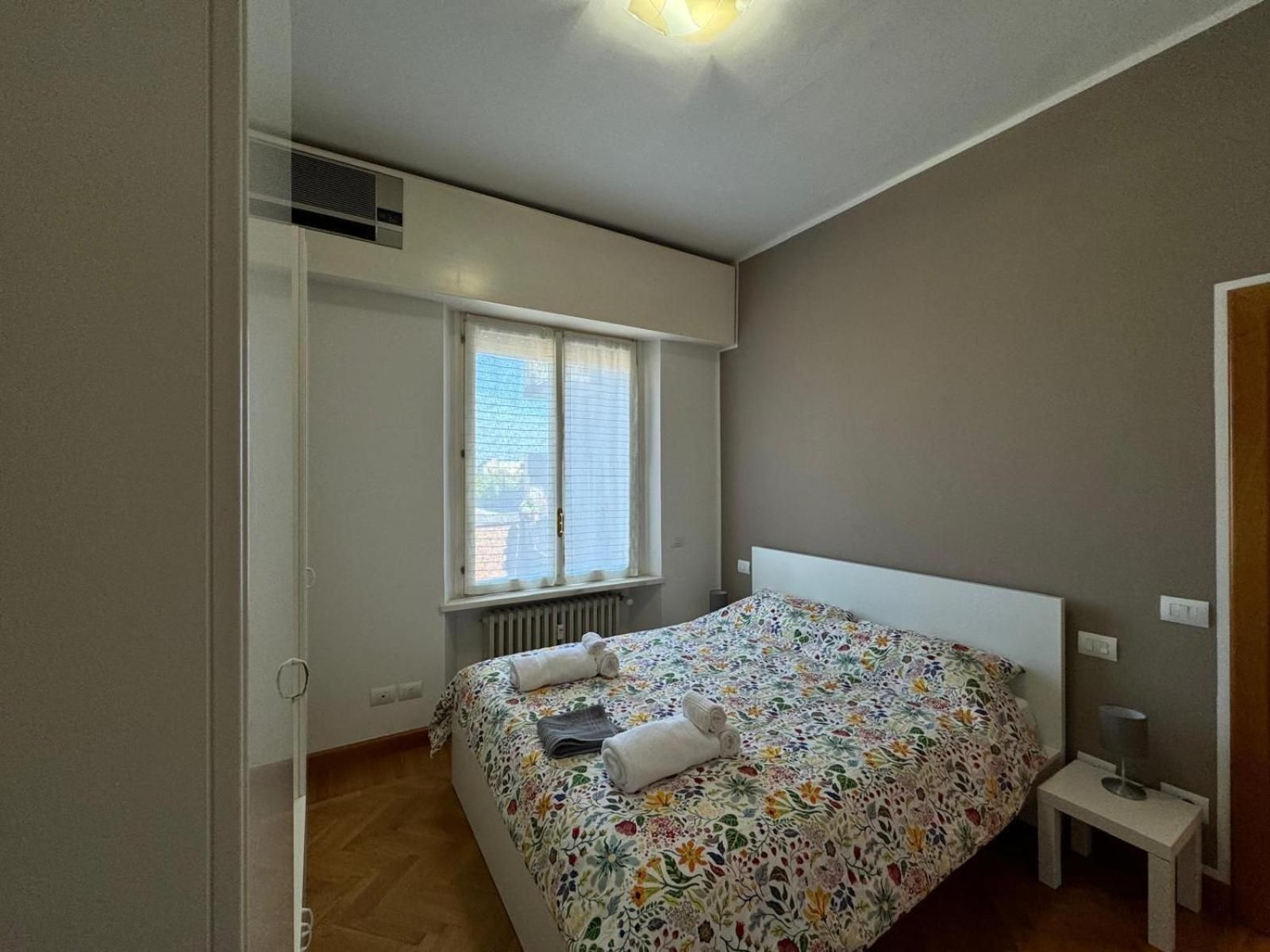Deluxe One-Bedroom Apartment