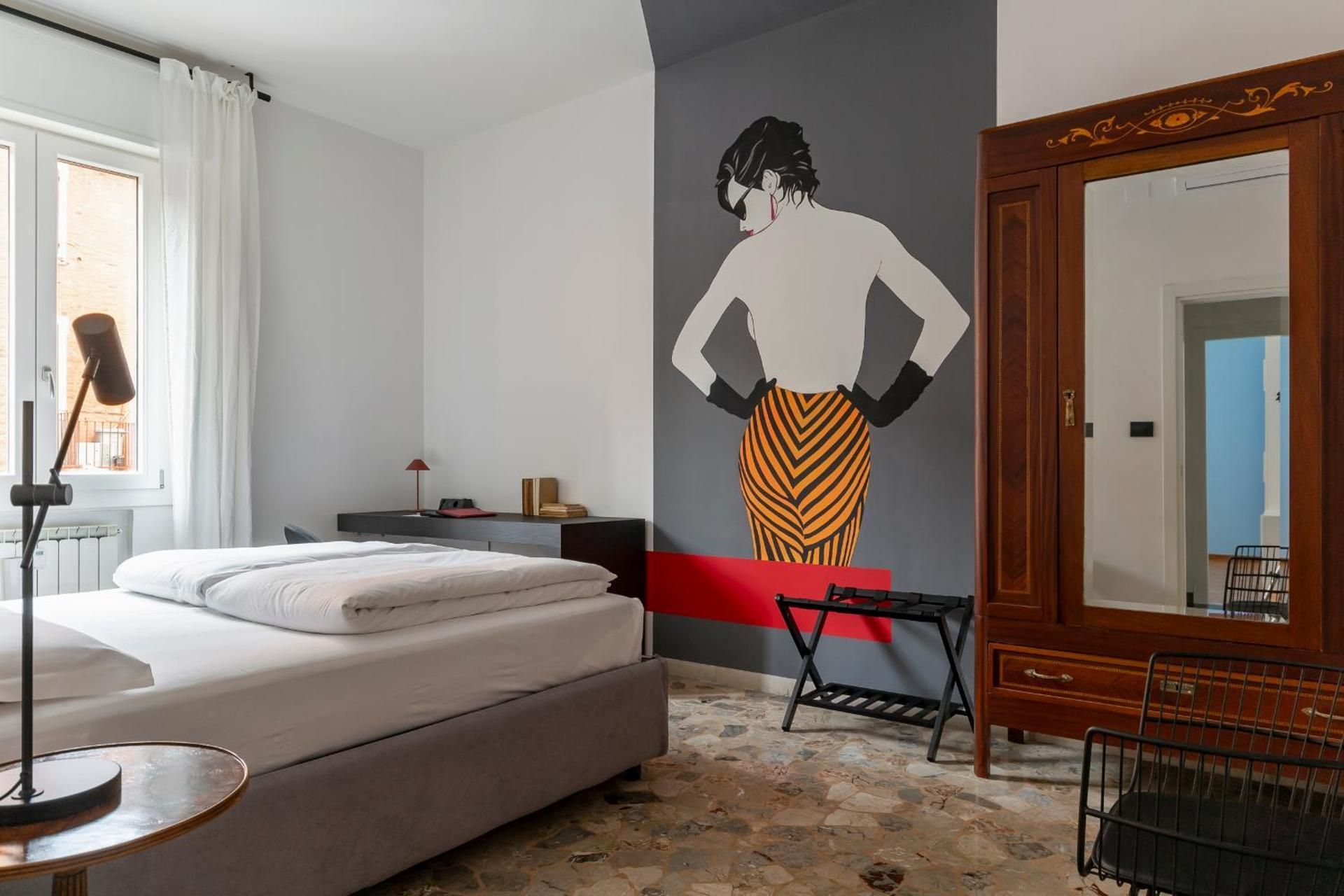 Deluxe Hollywood Room