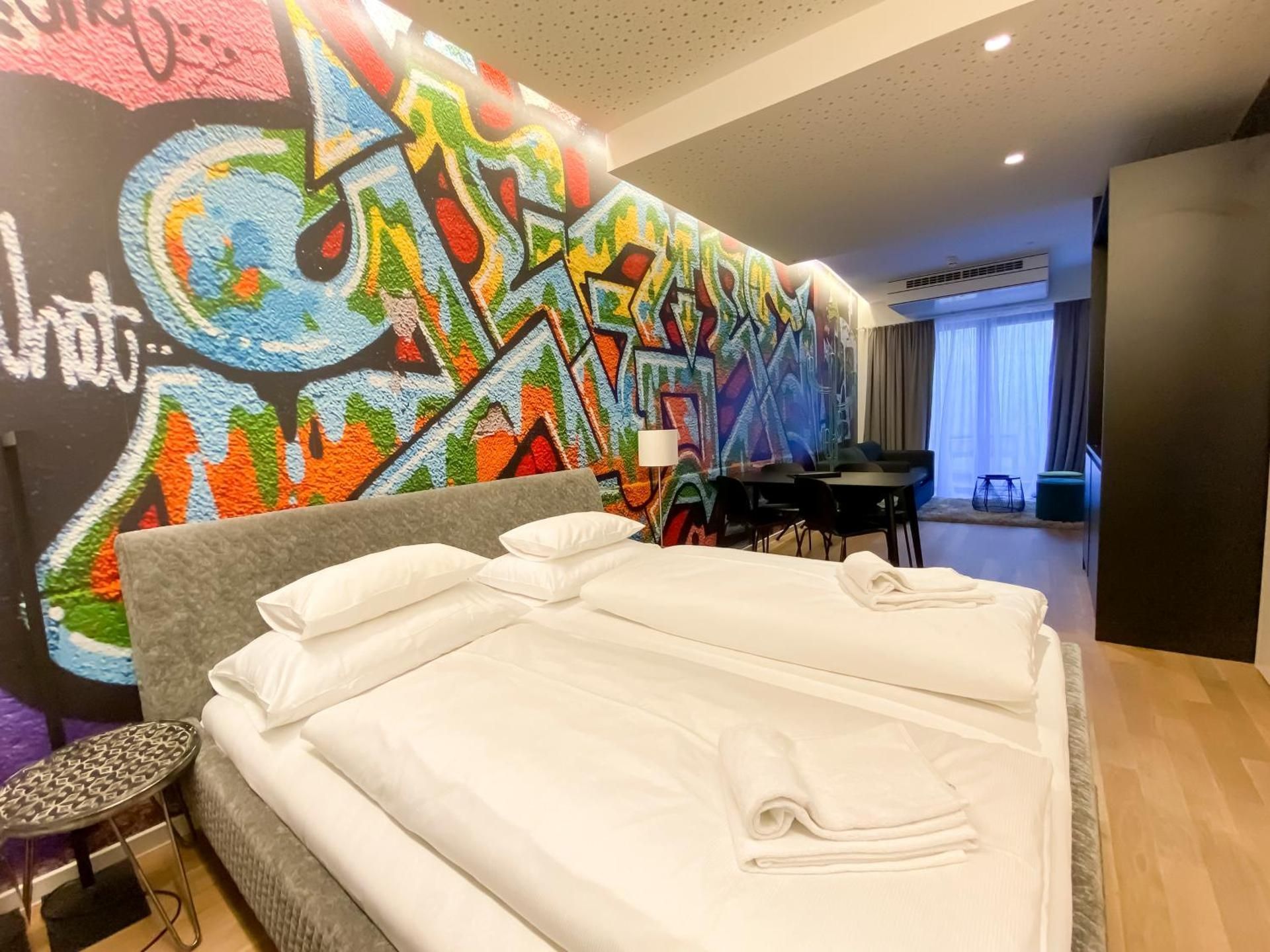 Large Deluxe Apartment