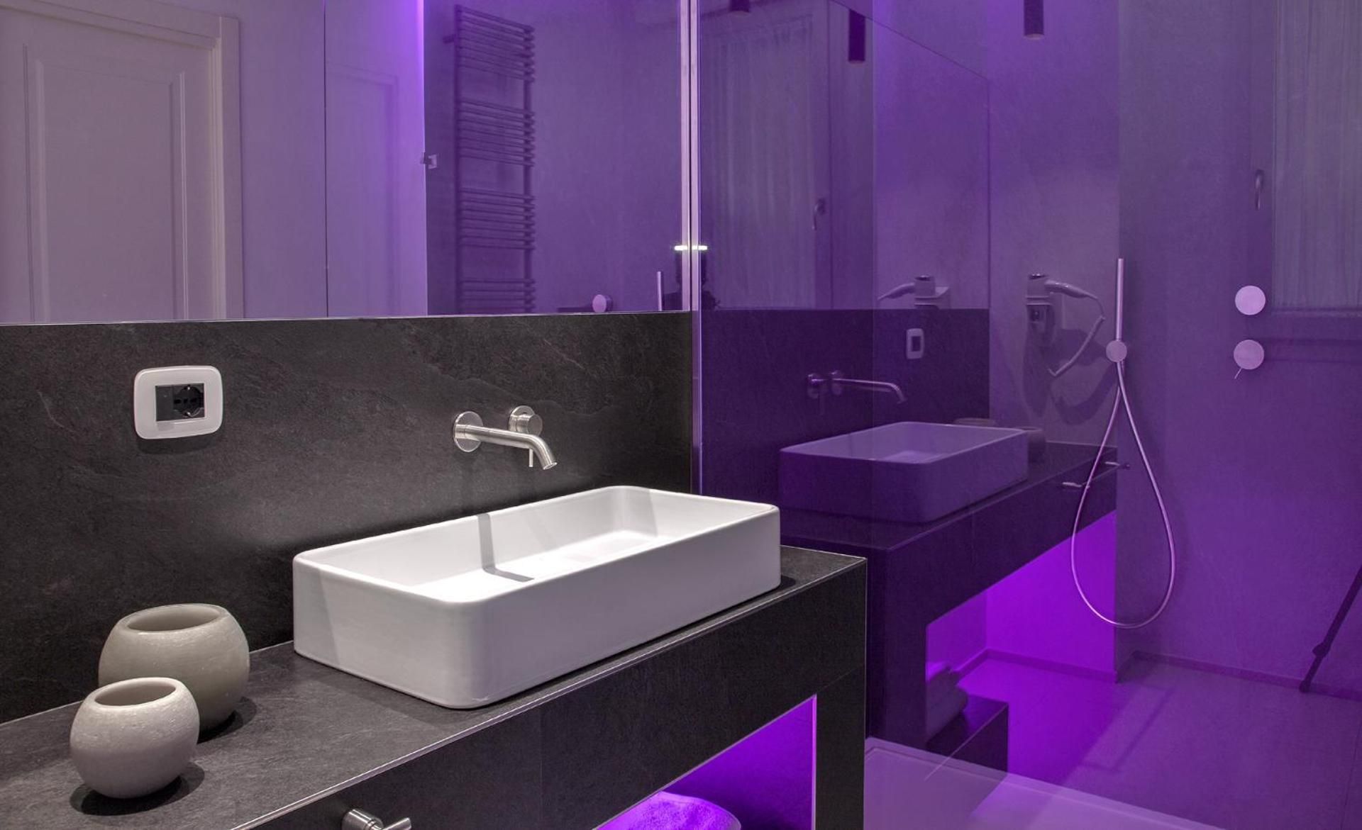 Deluxe Double Room with with Private Bathroom