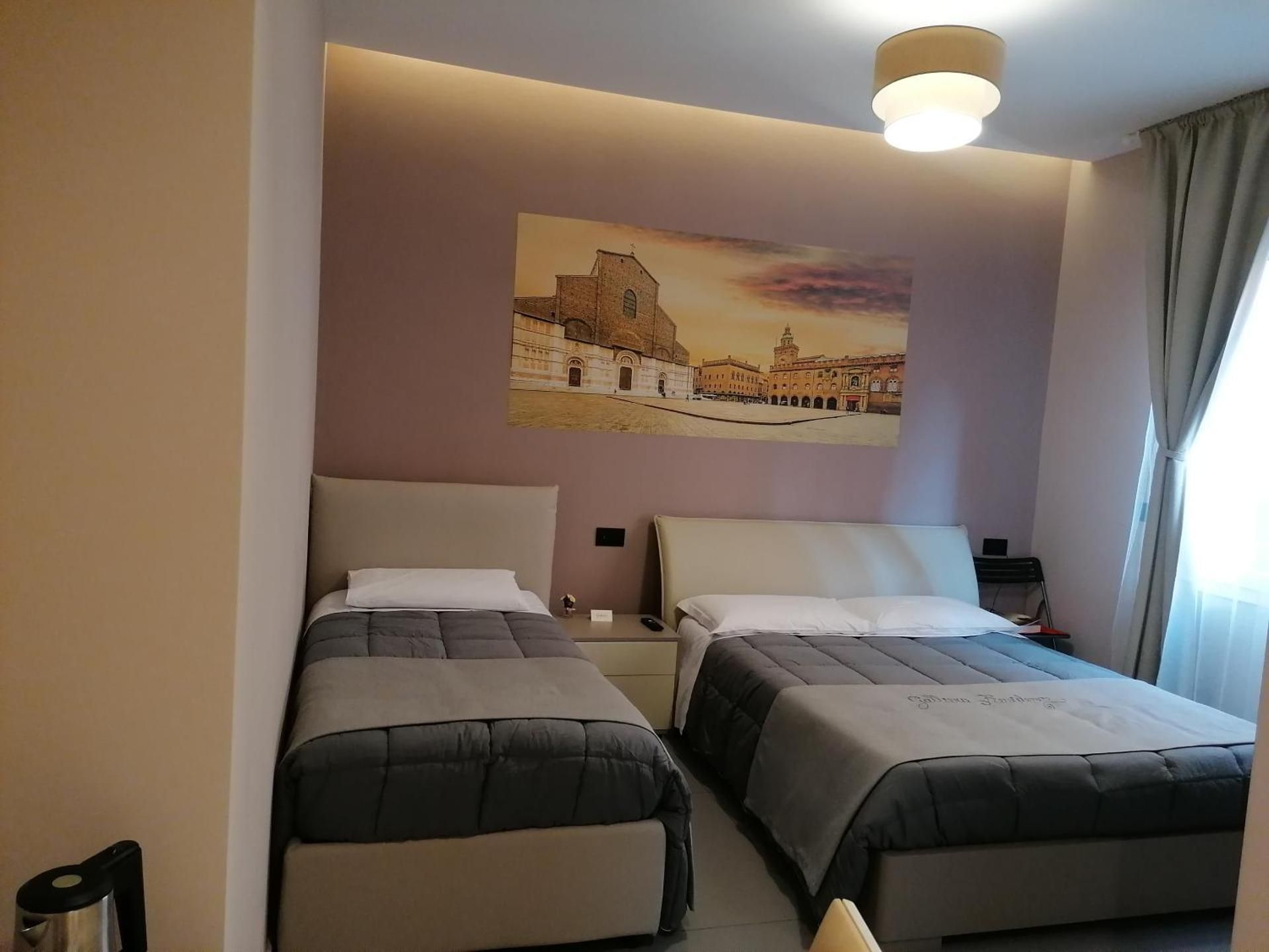 Galliera Residence B&B Deluxe Triple Room with Private Bathroom 2