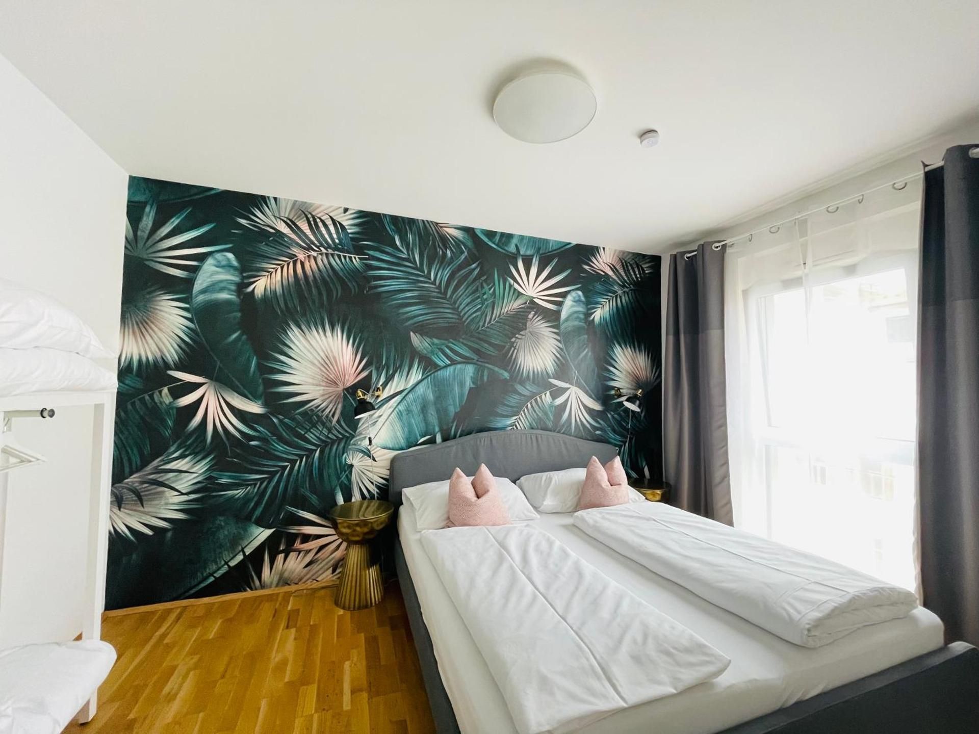 Deluxe One-Bedroom Apartment