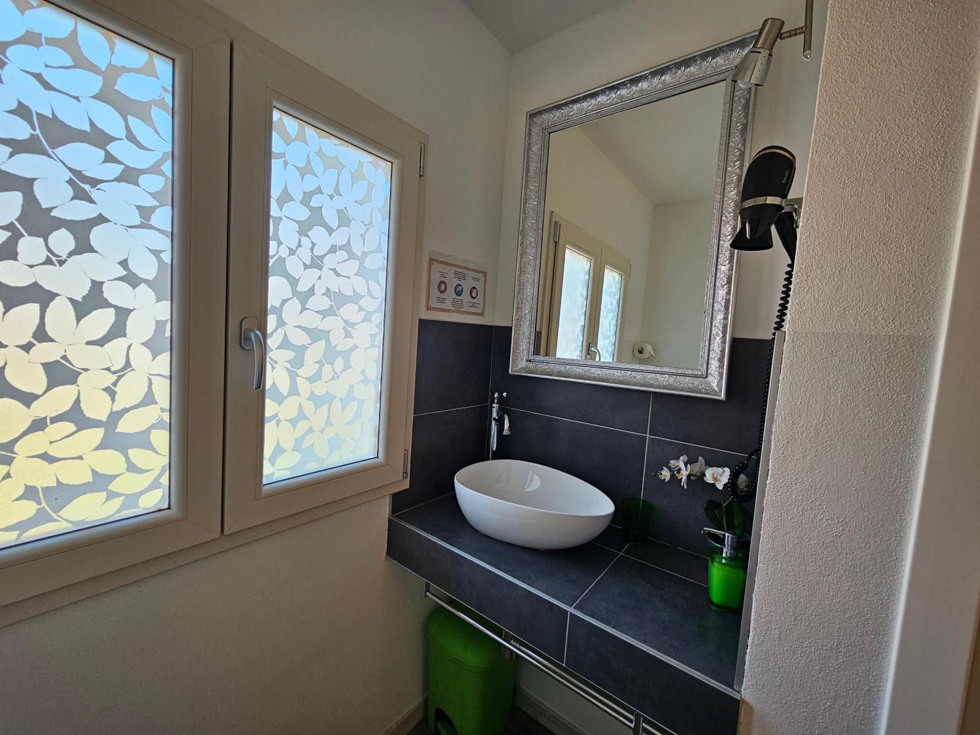 Wagon-lit Double or Twin Room with Private Bathroom 2