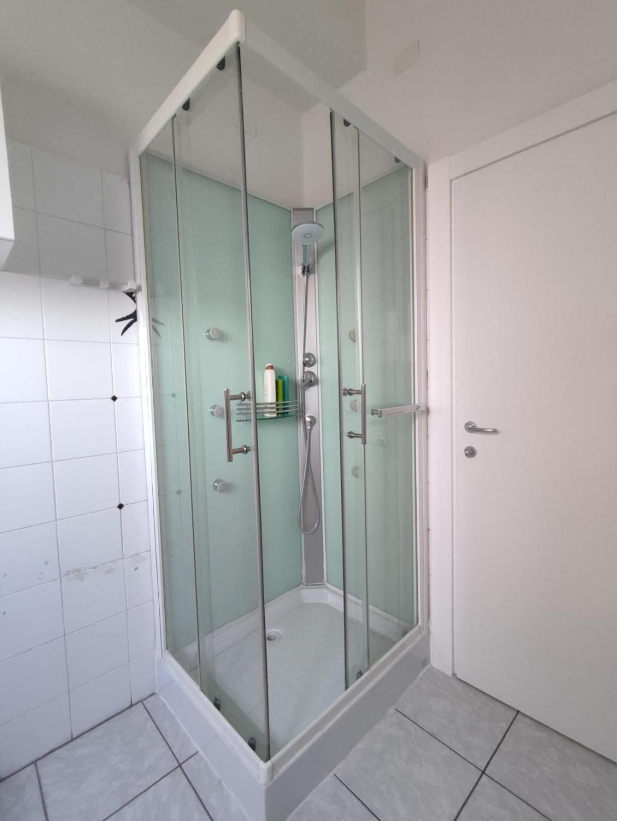 Apartment With Shared Bathroom