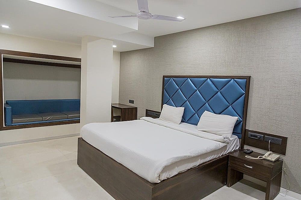 Standard Room, 1 Queen Bed, City View