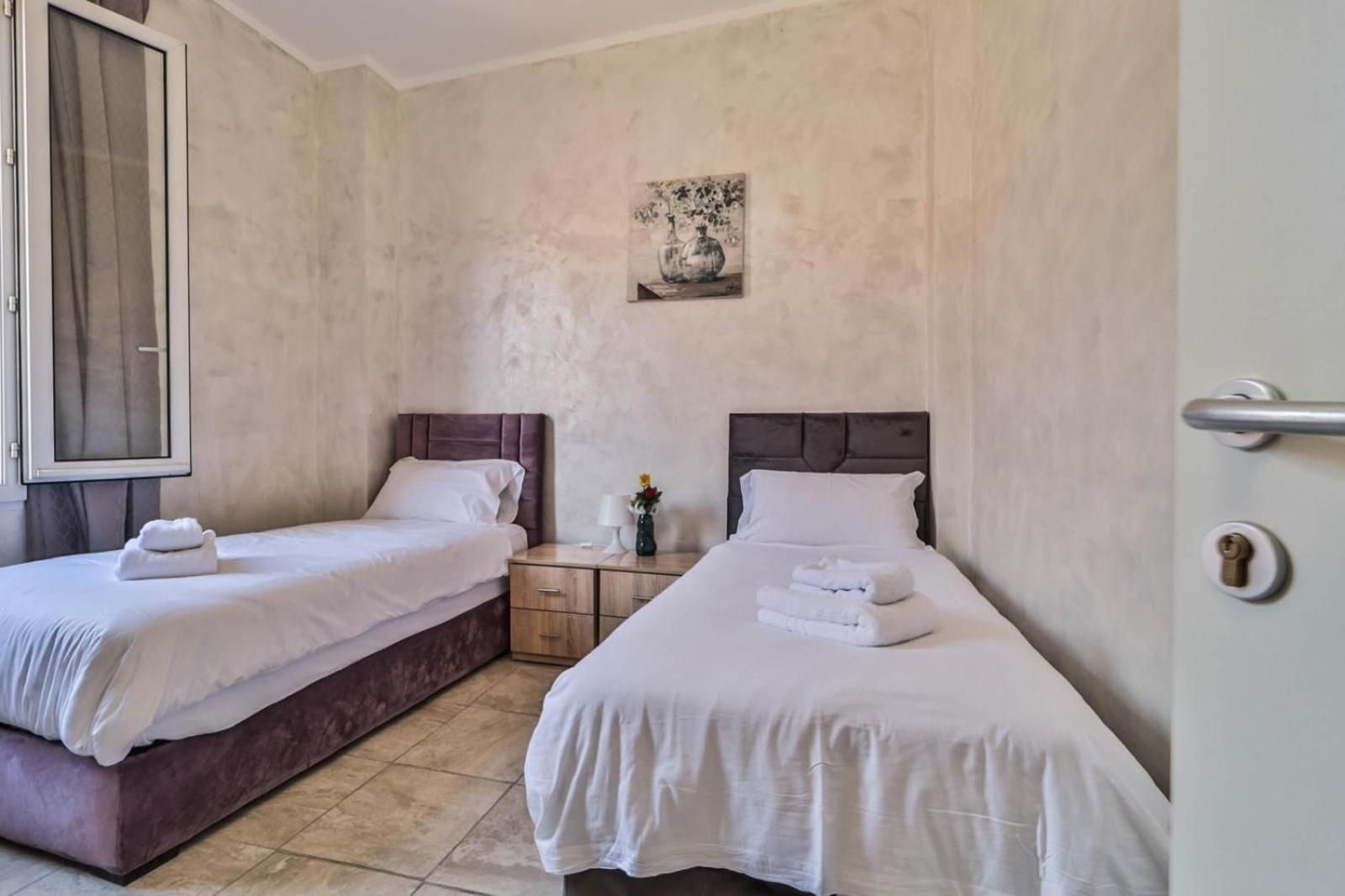 Twin Room with Private External Bathroom