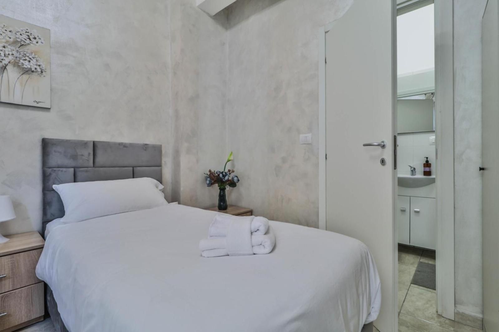 Twin Room with Private Bathroom