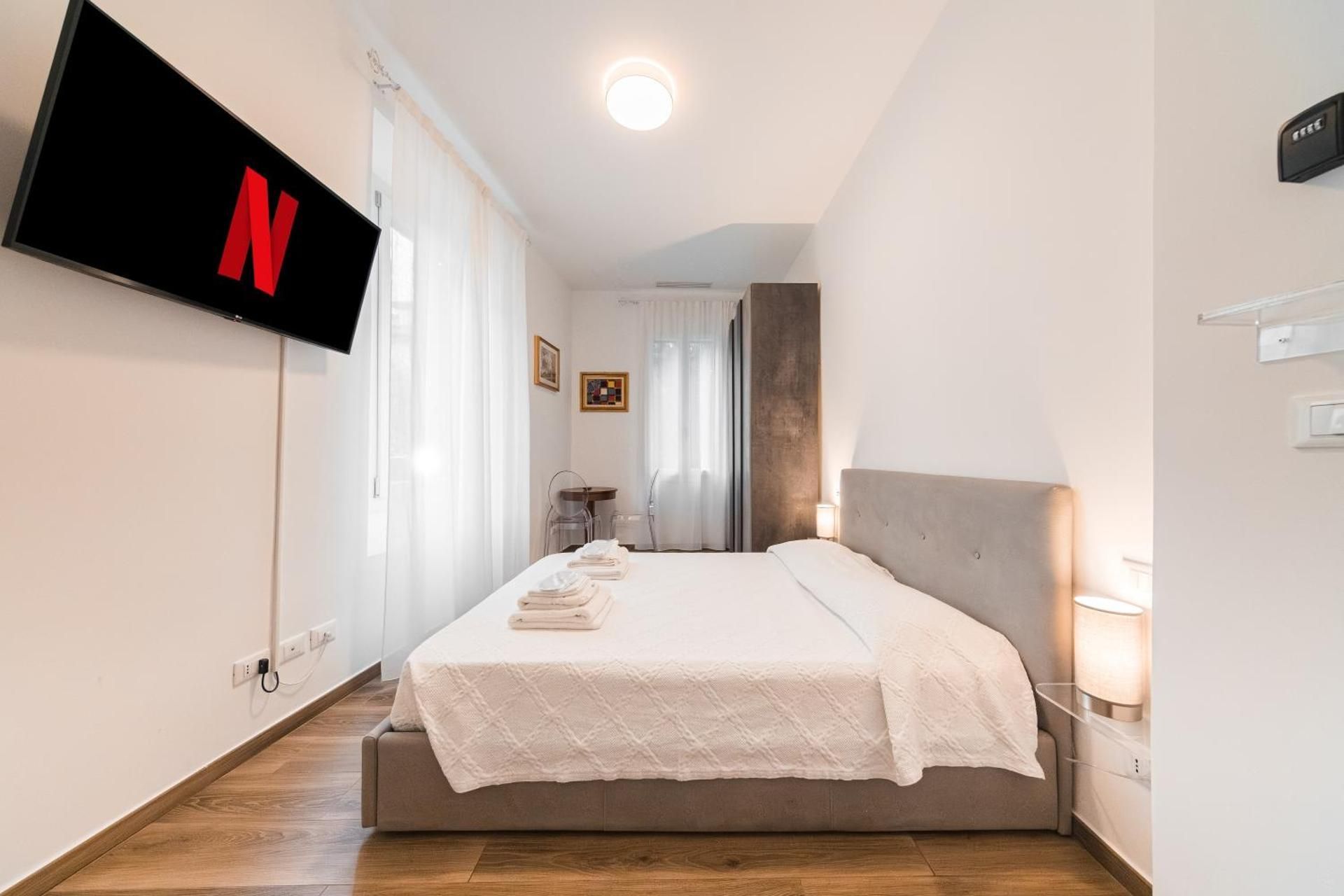 New - Venturini Suites in Bologna Centre Deluxe Queen Room 2