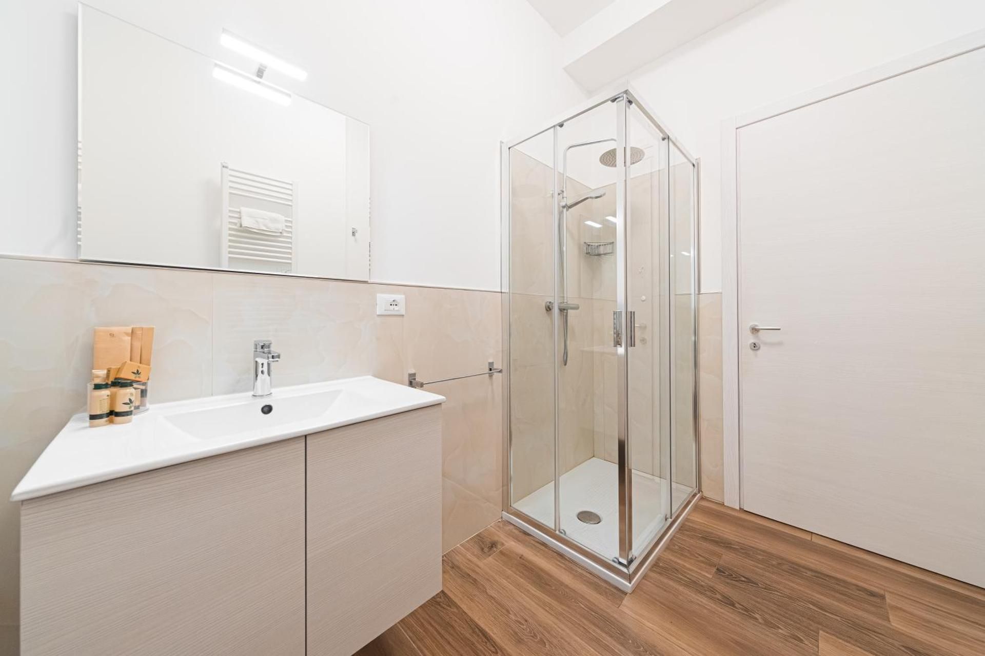 New - Venturini Suites in Bologna Centre Deluxe King Room 3