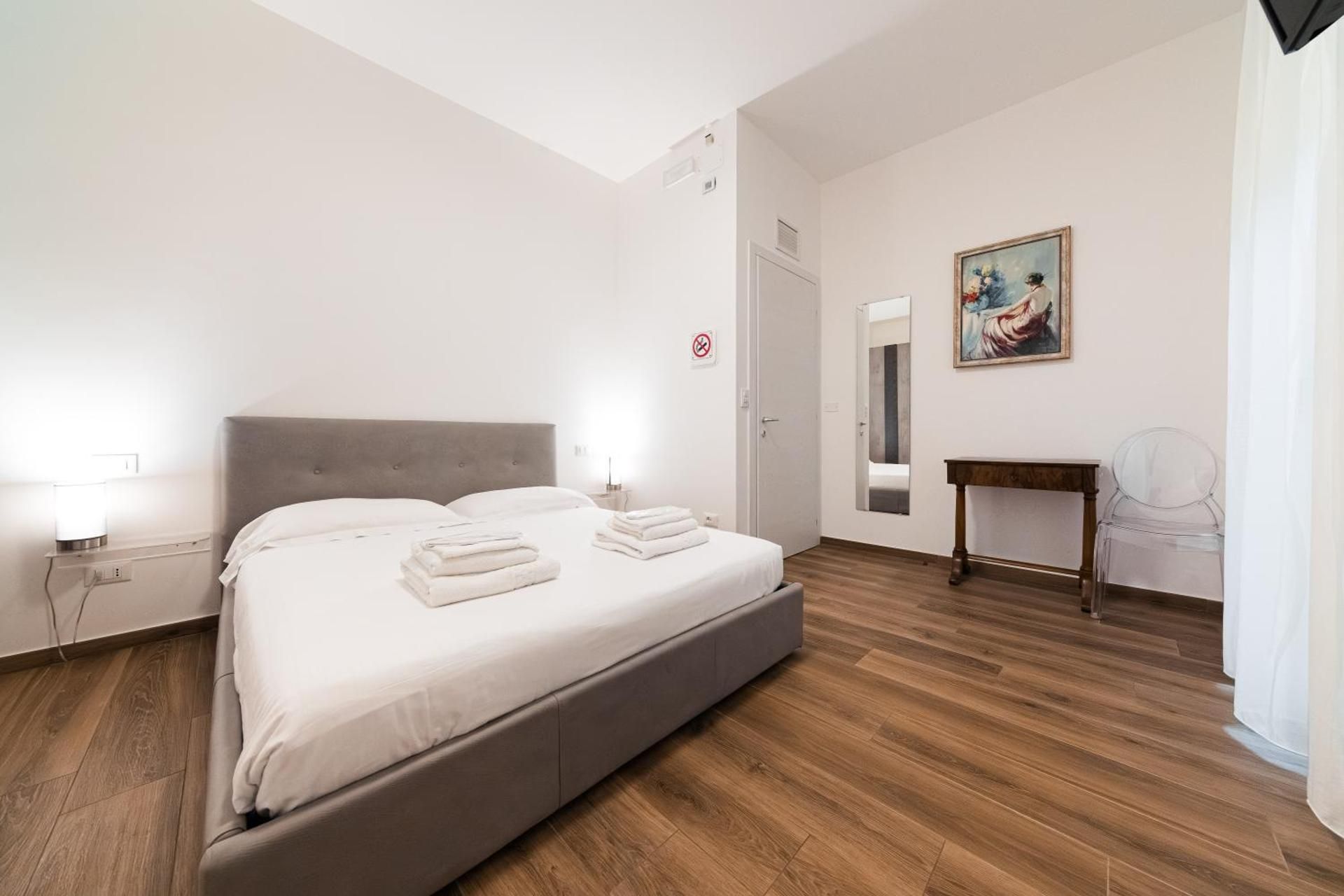 New - Venturini Suites in Bologna Centre Deluxe Double Room with Balcony 2