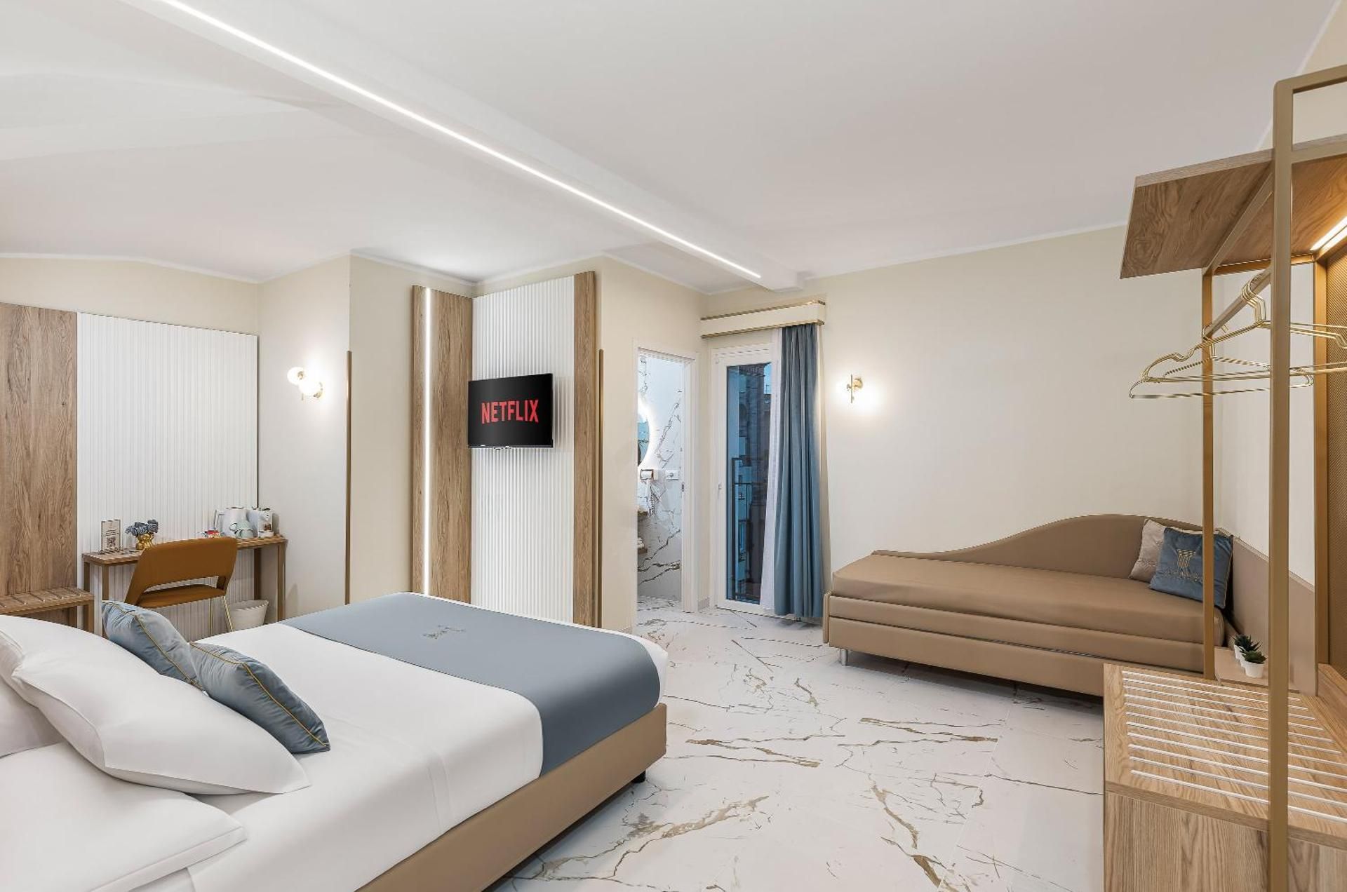 Deluxe King Suite