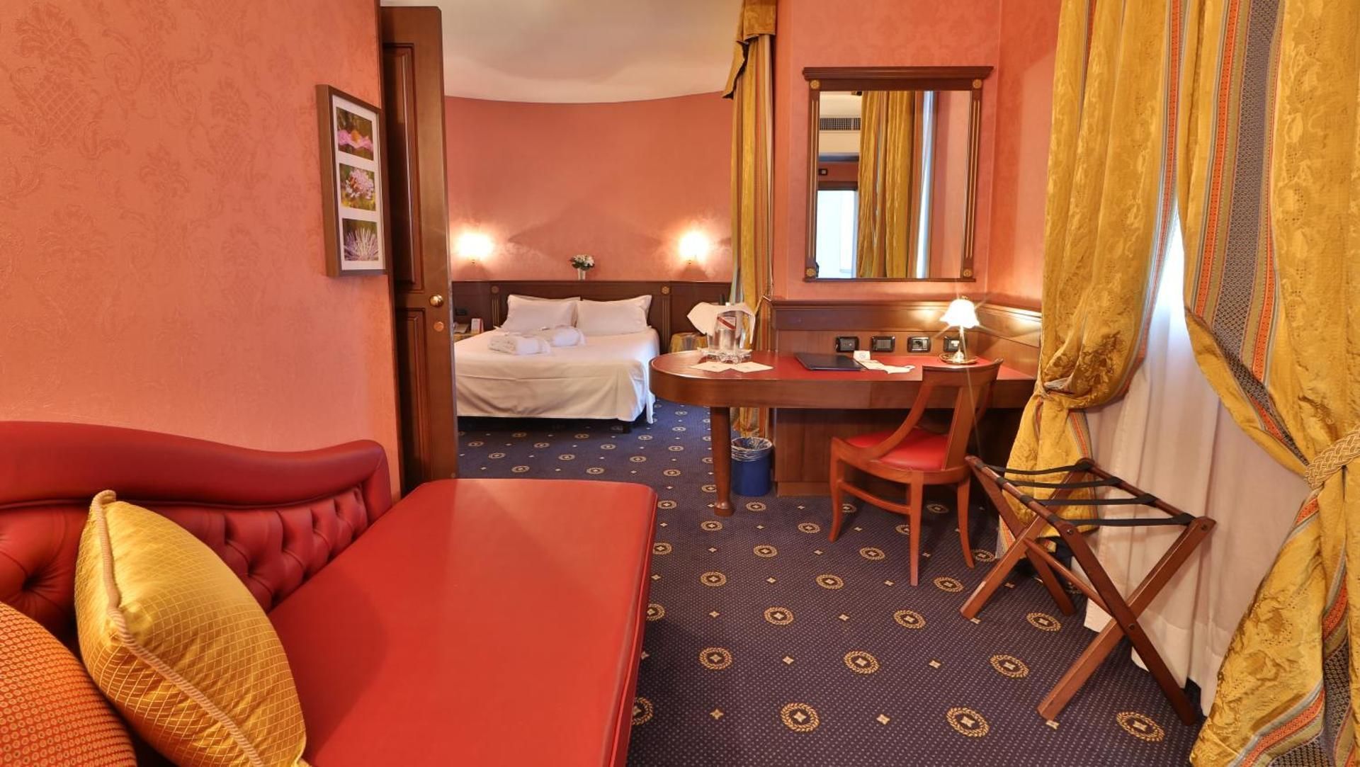 Junior Queen Suite