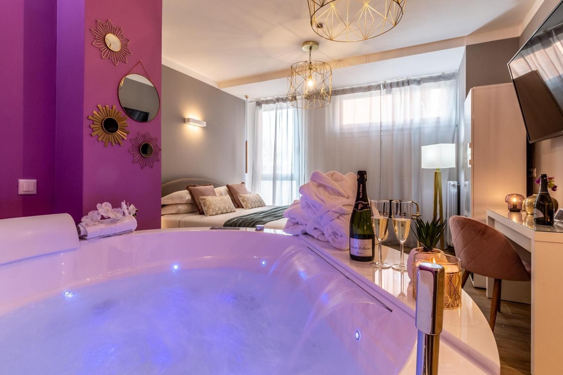 Queen Suite with Spa Bath