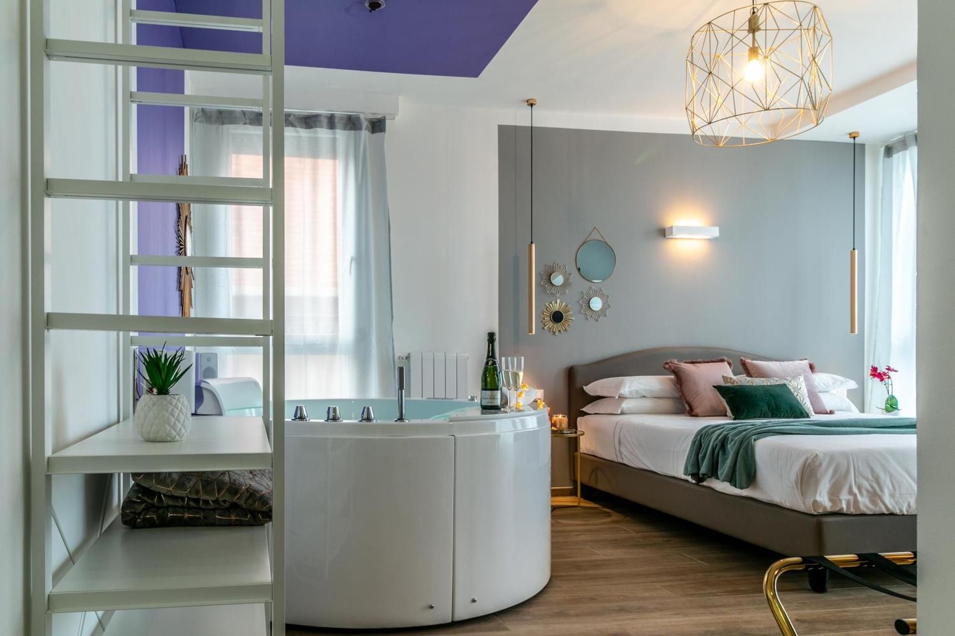 Deluxe Suite with Spa Bath
