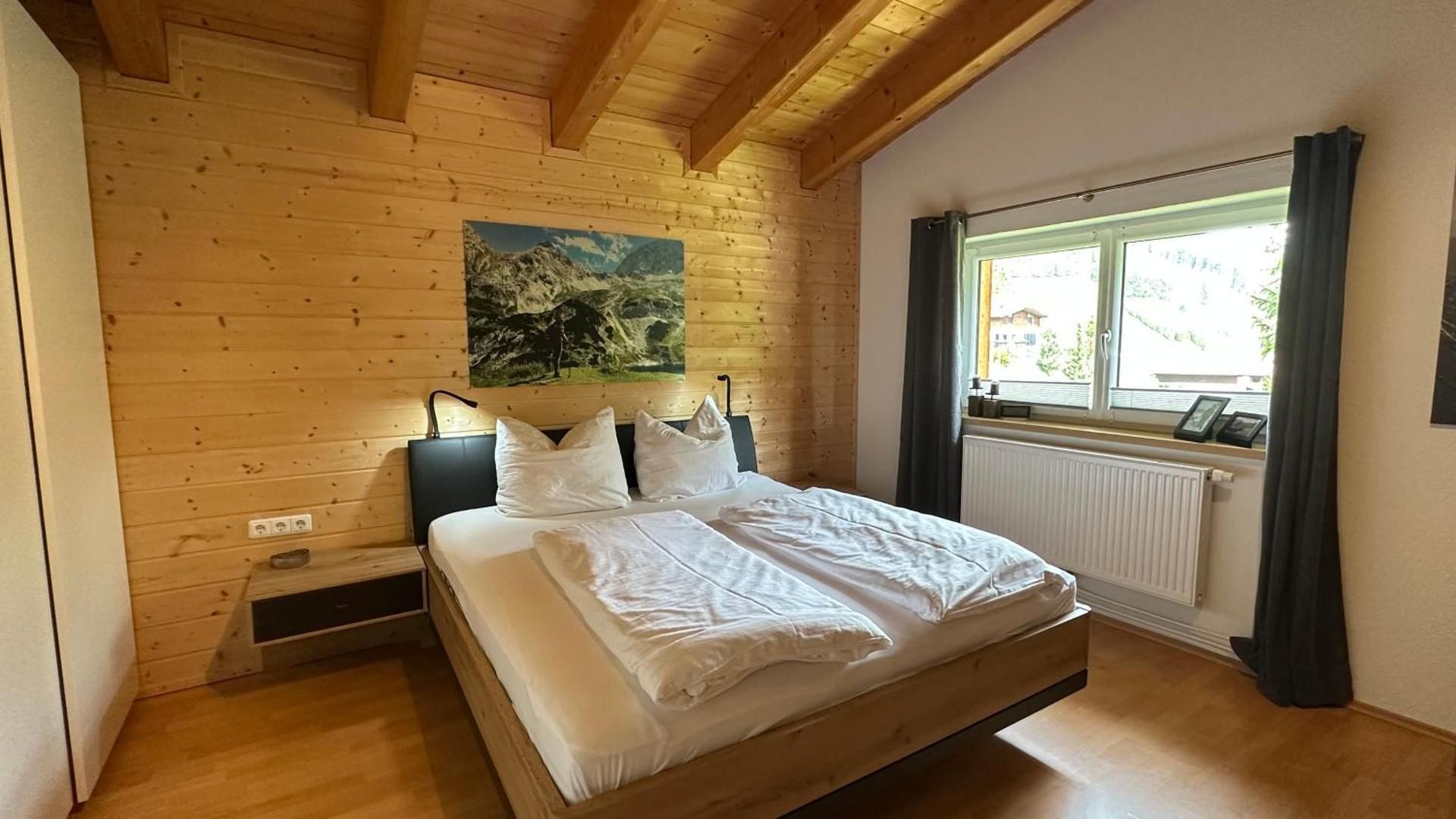Four-Bedroom Apartment with Balcony 