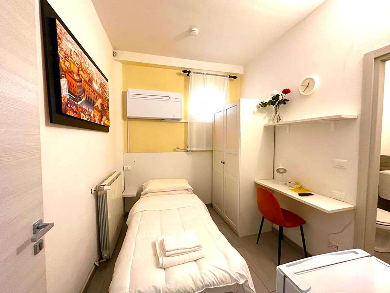Singola-Economica-Bagno in camera con doccia-Camera singola