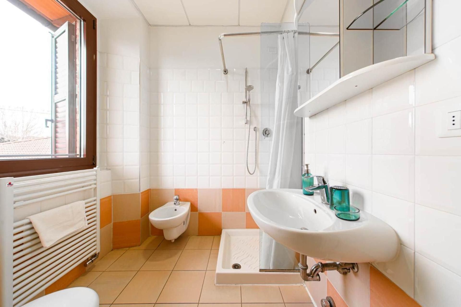Twin Room with Private Bathroom