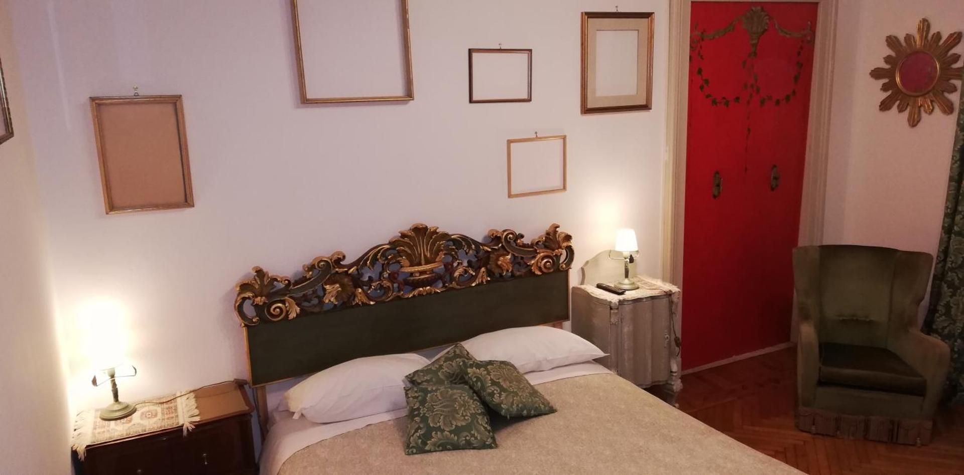 Standard Double Room with Shared Bathroom