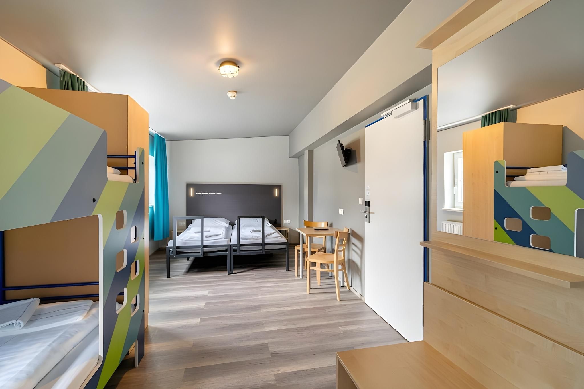 6-Bed Room