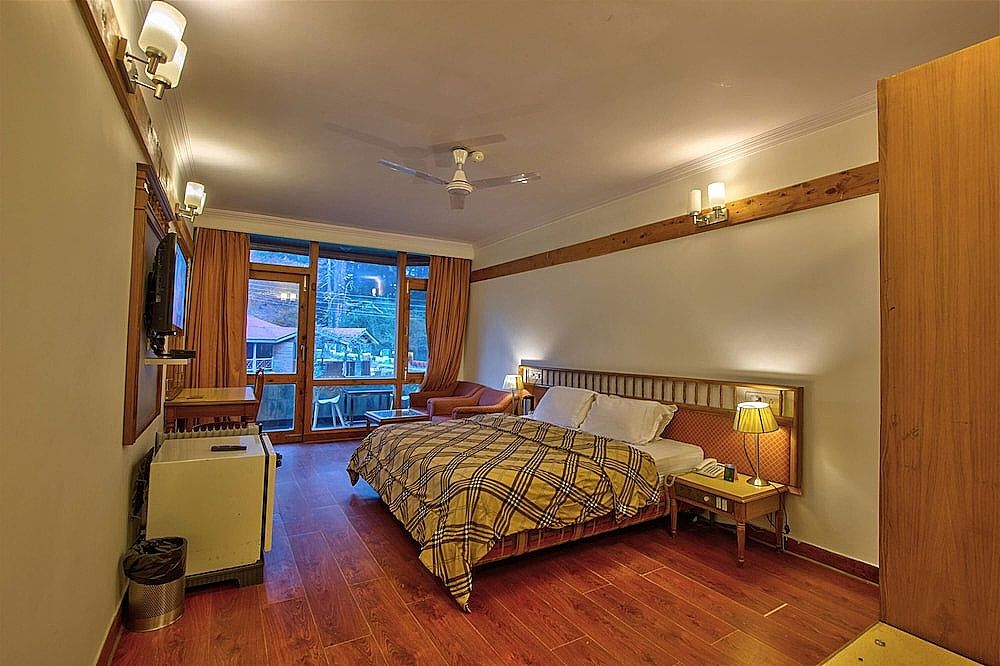 Hotel Piccadily Manali Semi Deluxe Room