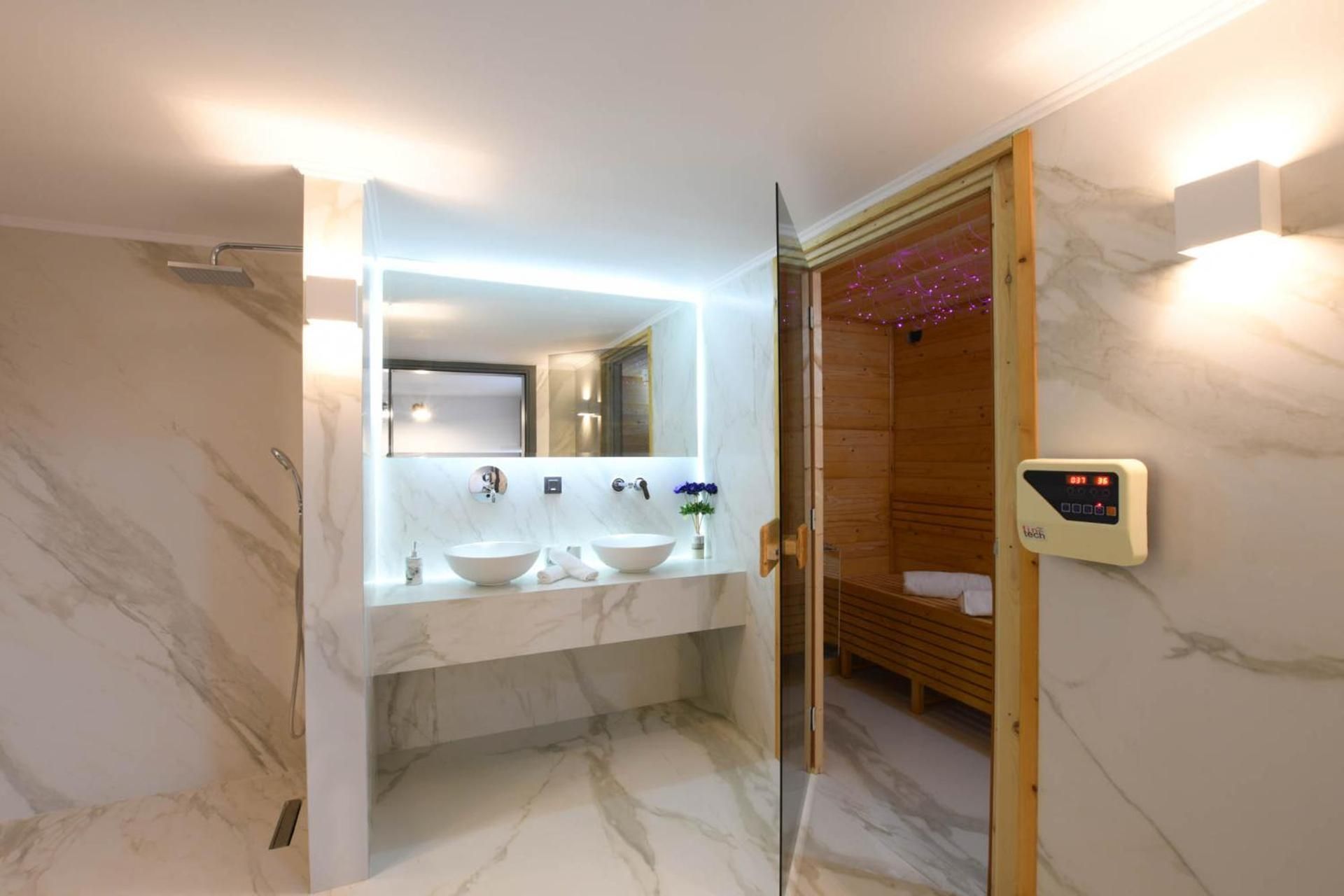 Suite with Sauna