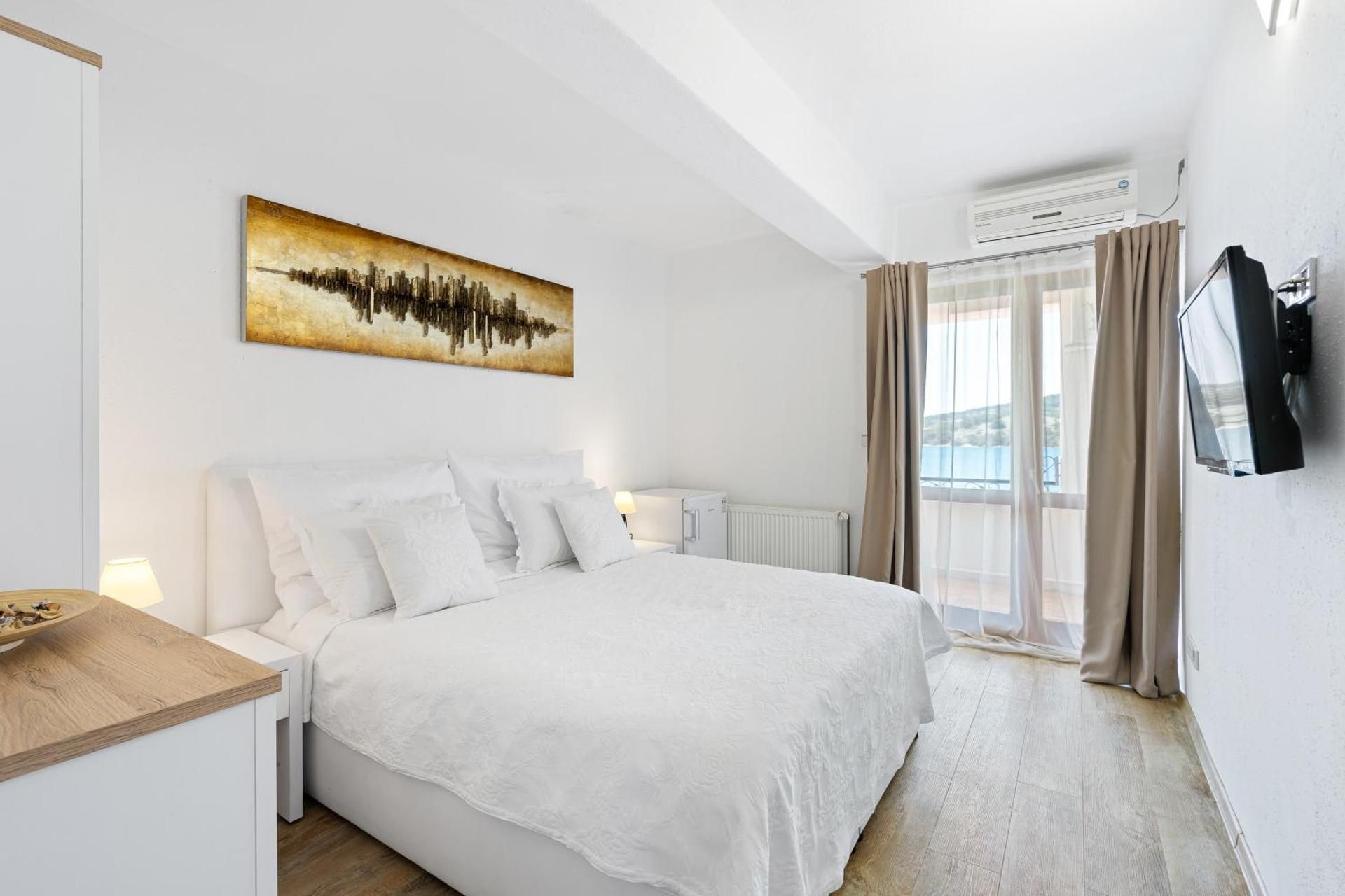 Deluxe Double Room with Balcony and Sea View
