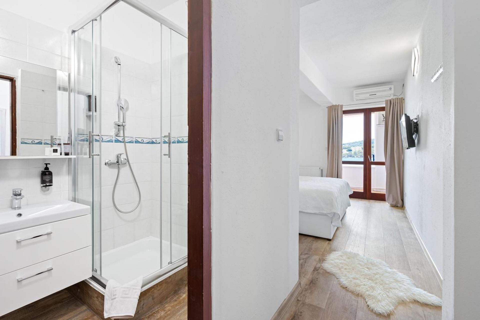 Deluxe Double Room with Balcony and Sea View