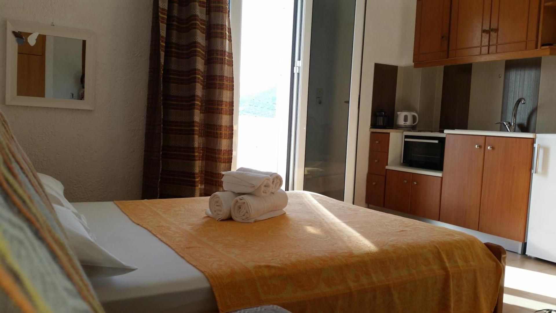 Studio (2 Adults)