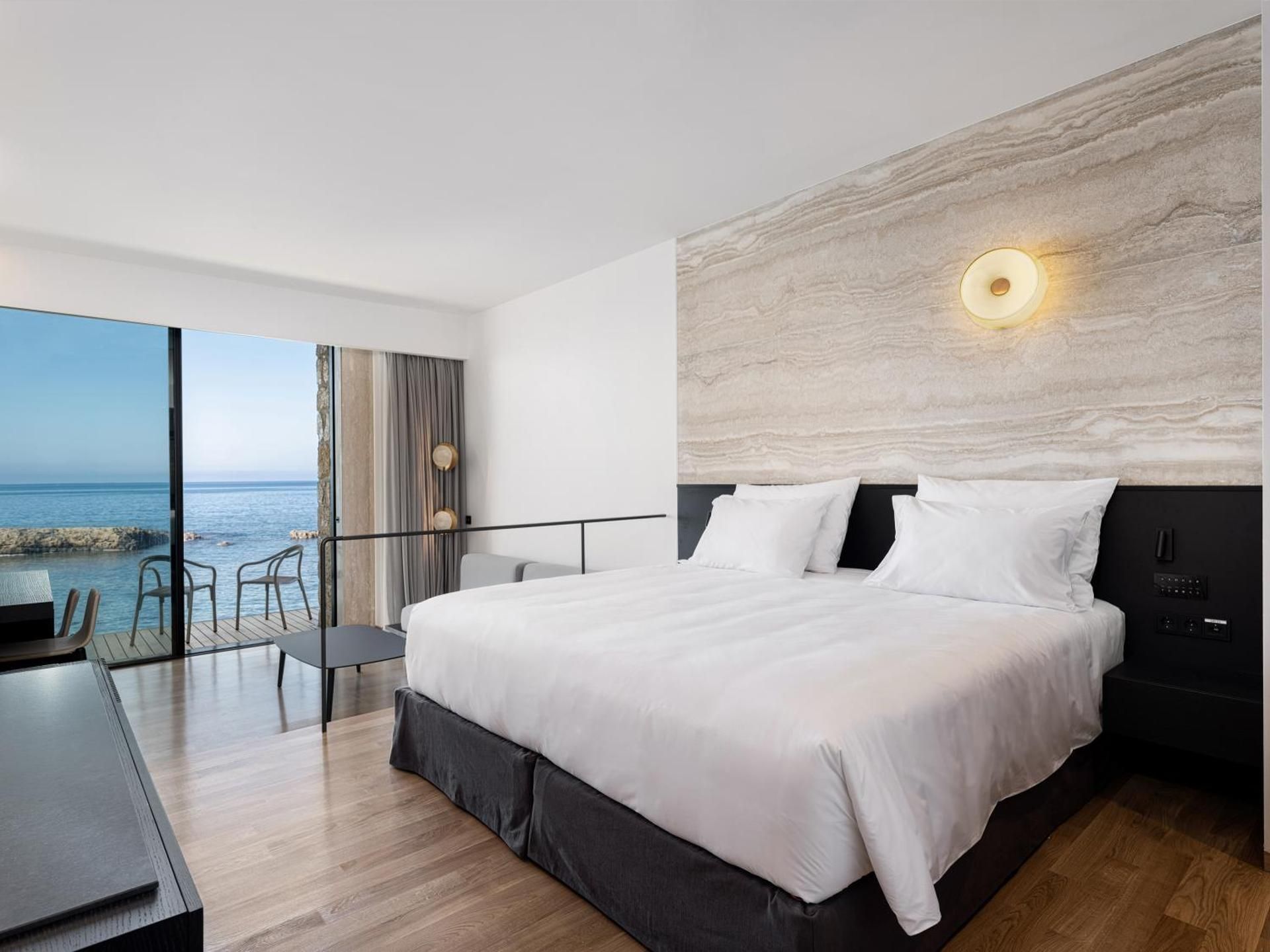 Deluxe Suite Sea Front and Balcony