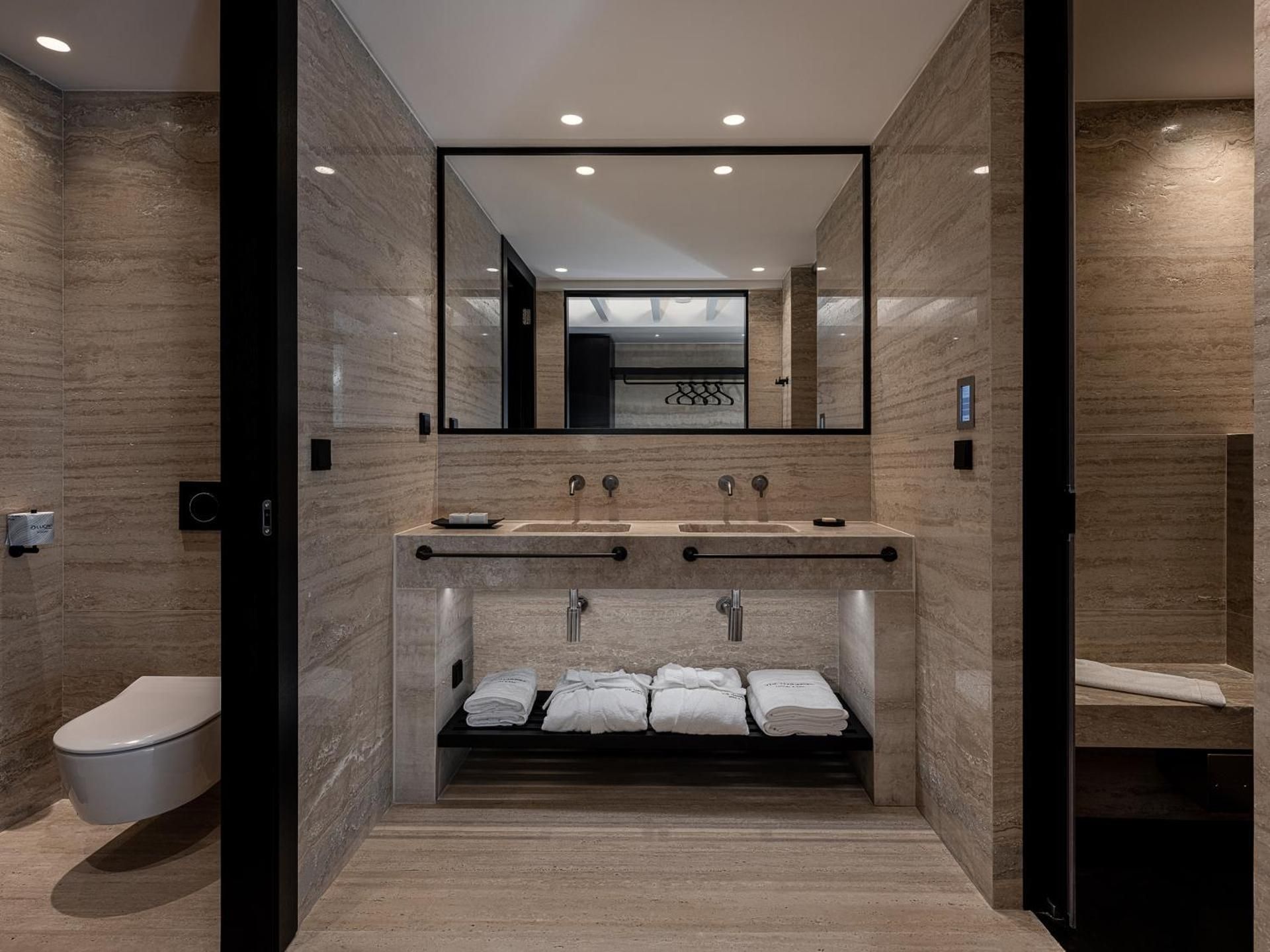 Superior Suite Sea Front with Balcony and Jacuzzi