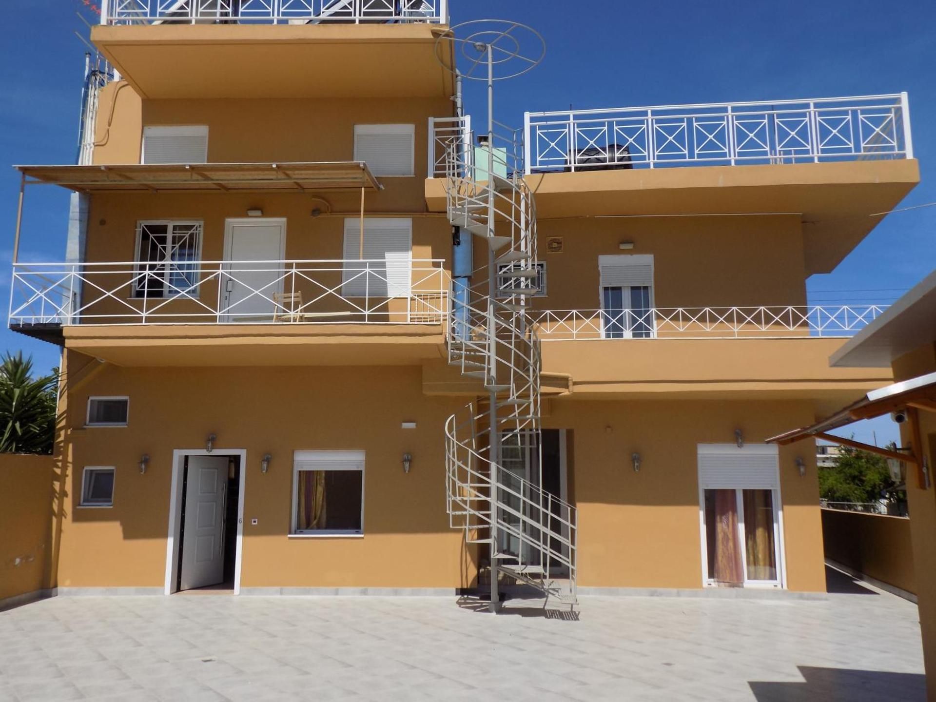 Souvlakis Pool Suites (S.P.S)