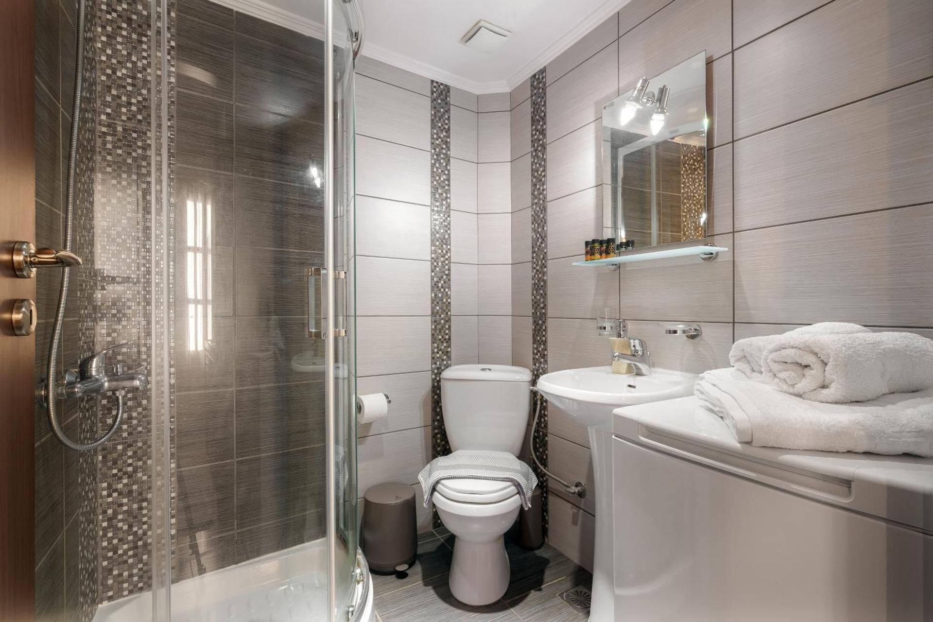 Studio Apartment with Queen Bed