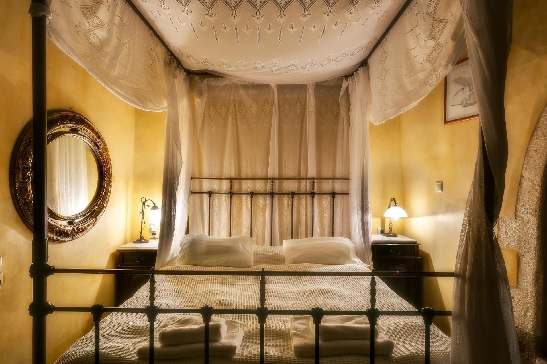 Deluxe Suite with Spa Bath
