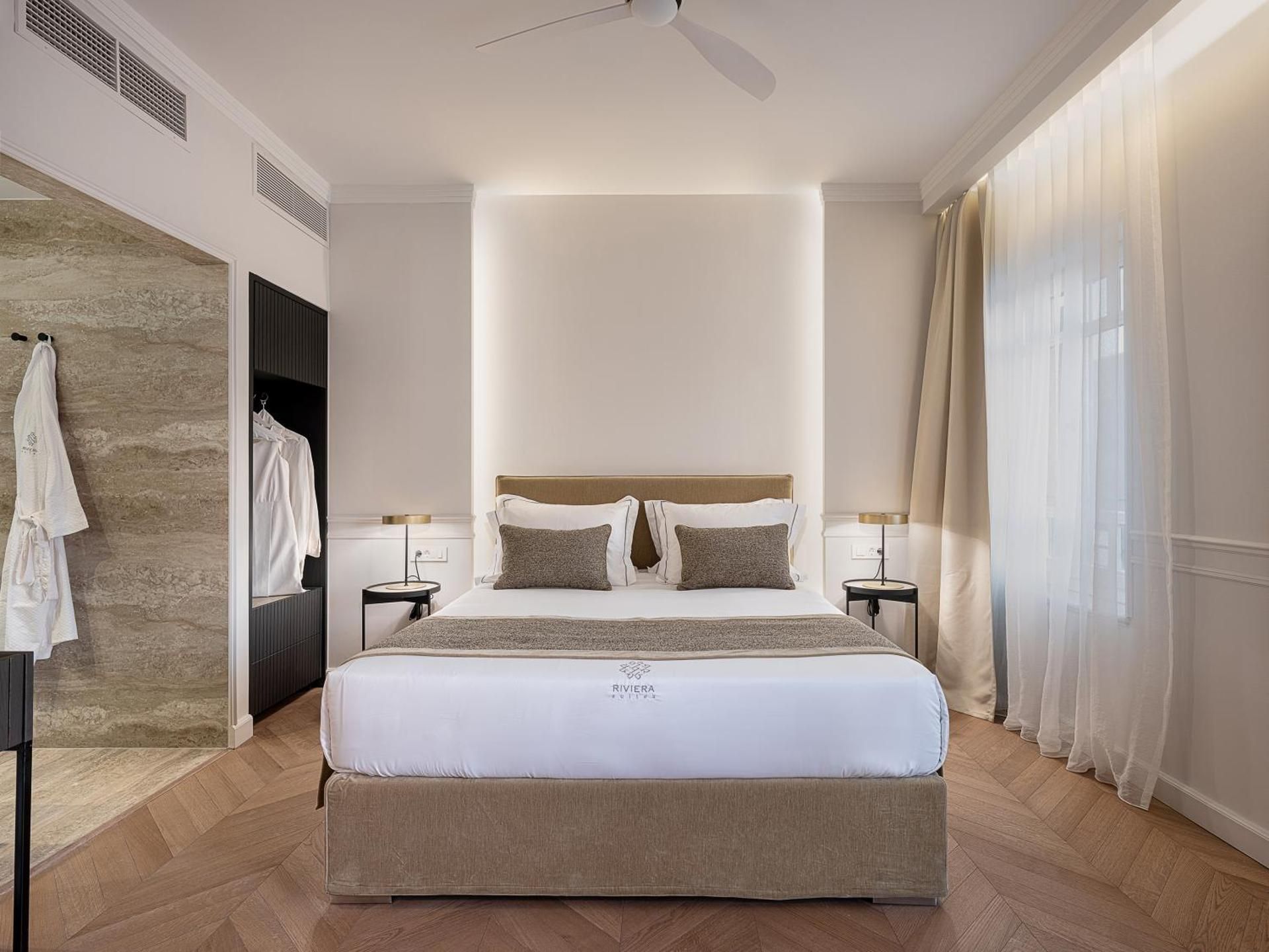 Deluxe Double Room with Balcony and Sea View