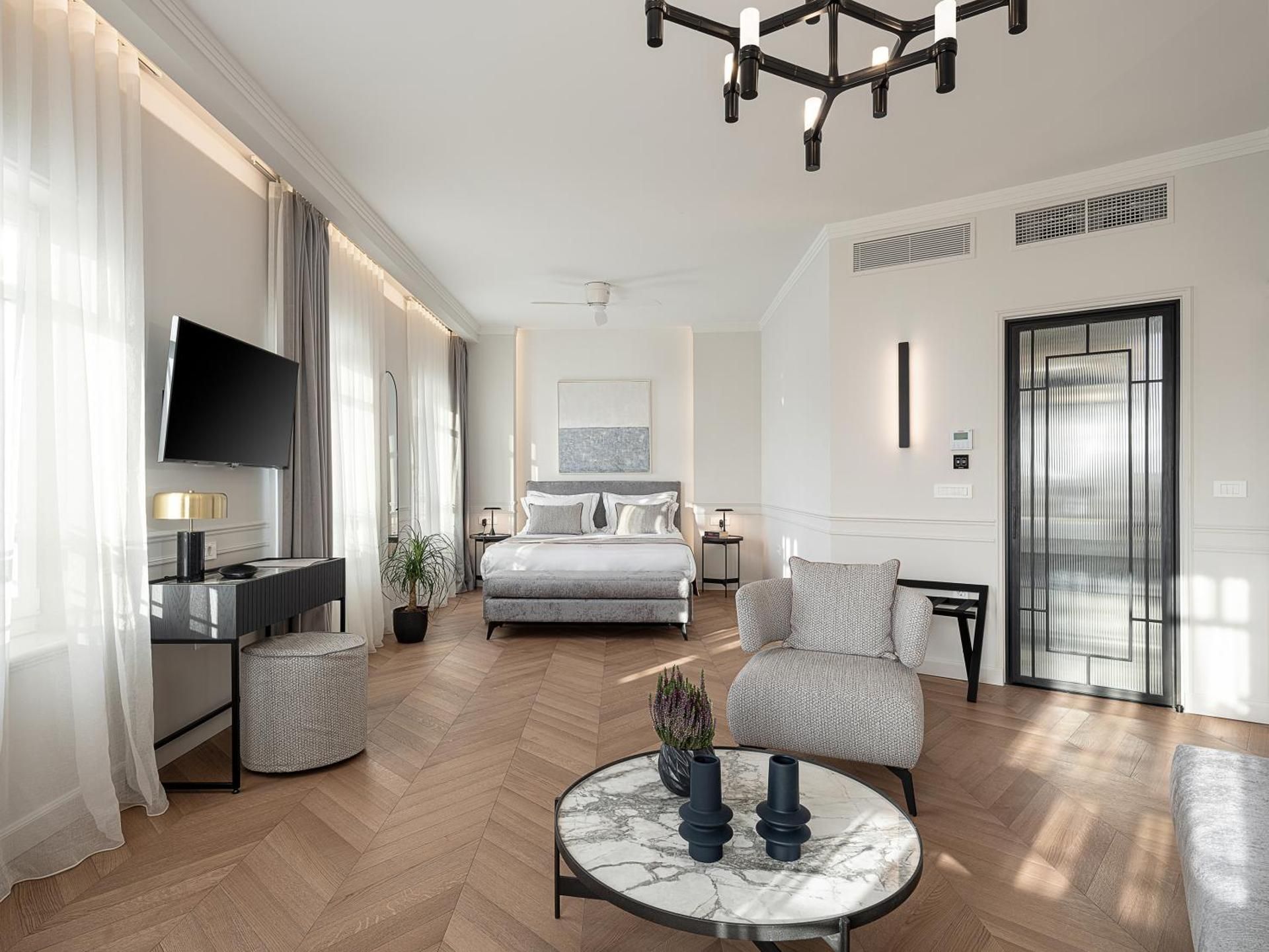 Deluxe Suite with Sea View