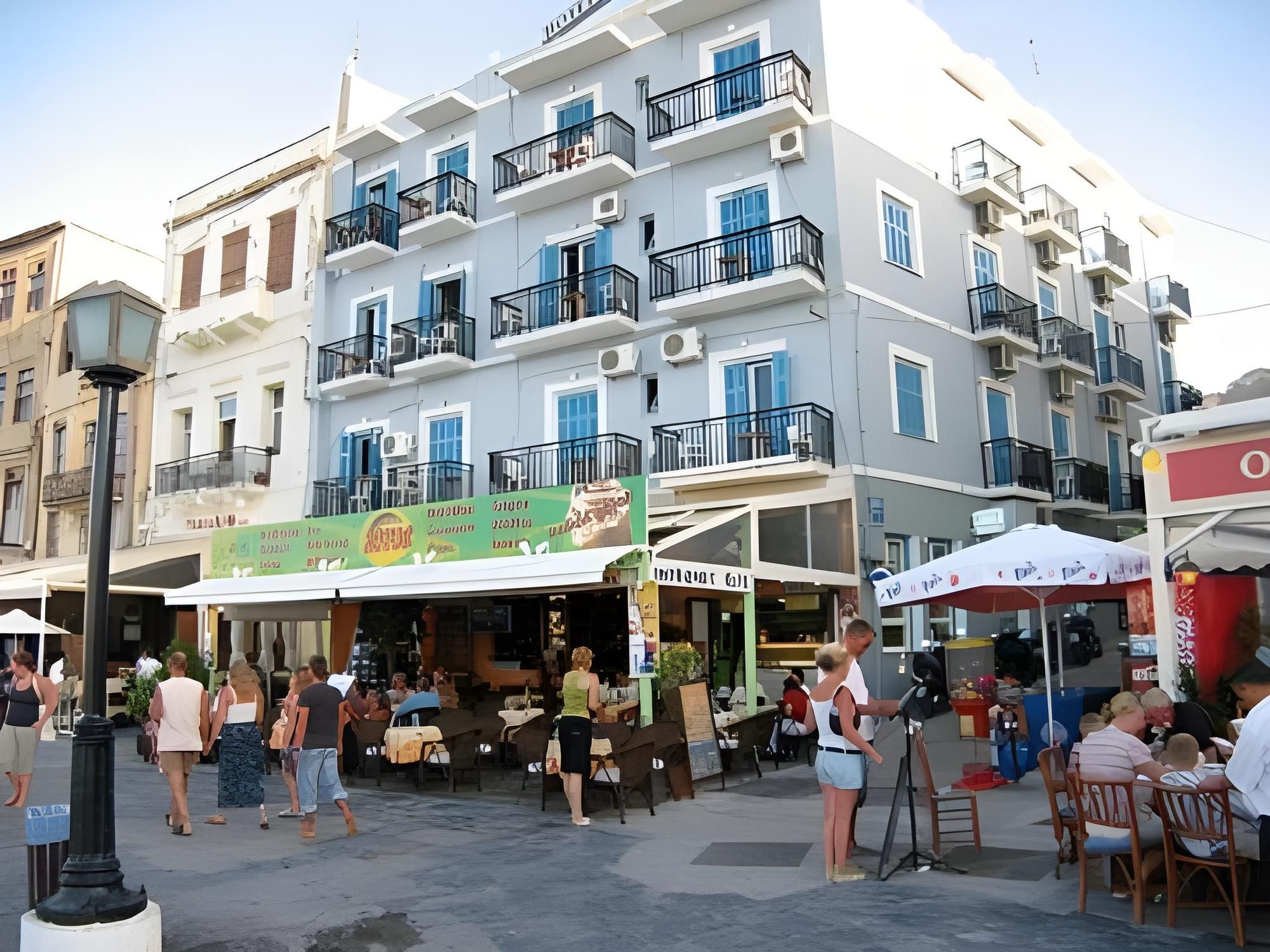 Lucia Hotel