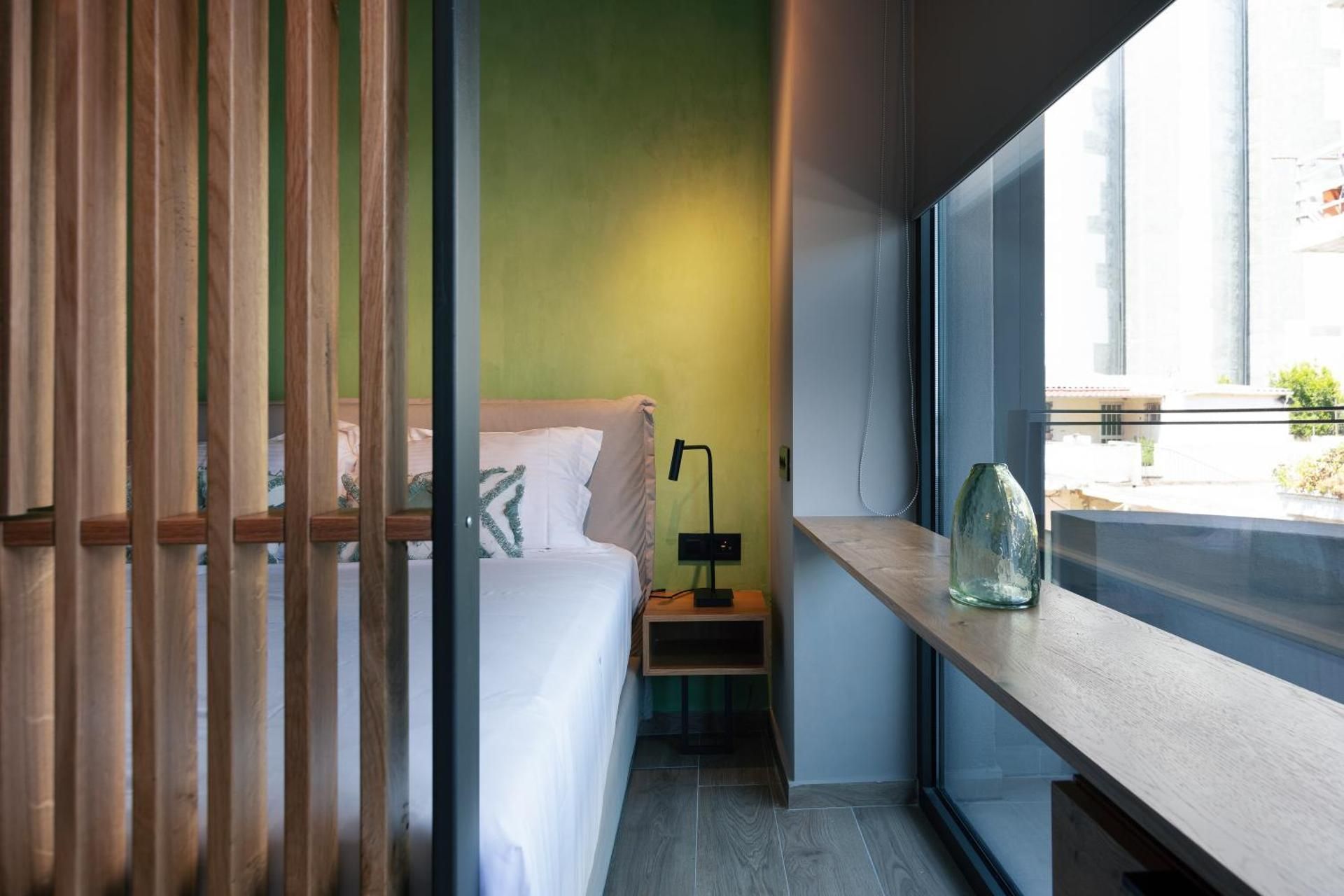 Deluxe Double Room with Side Sea View