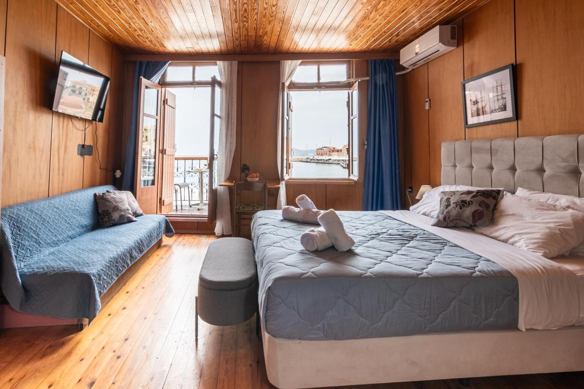 Studio with Balcony and Sea View