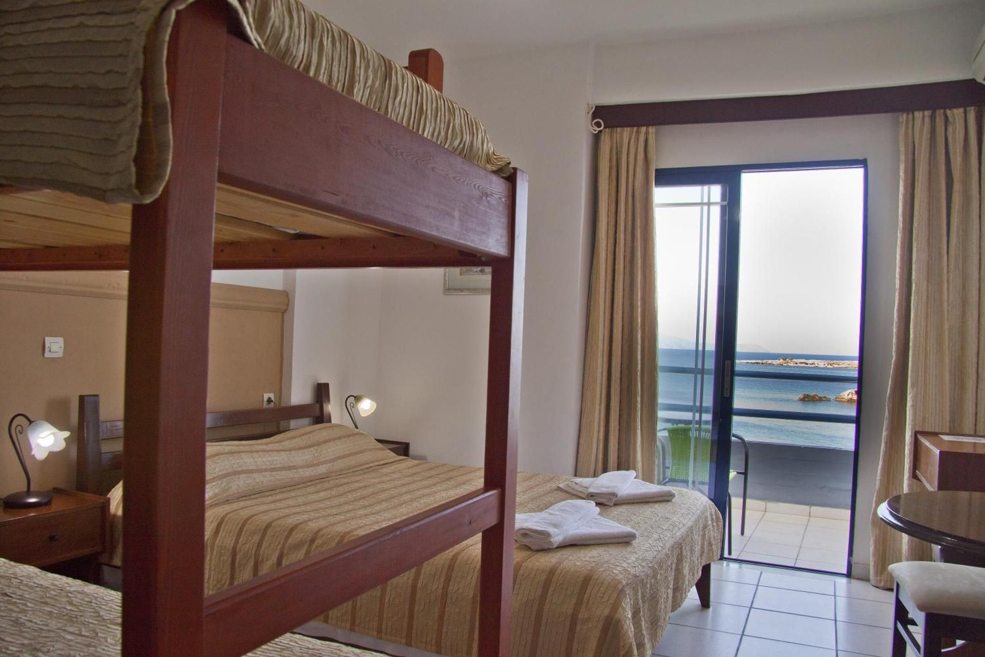 Triple Room with Sea View and Balcony